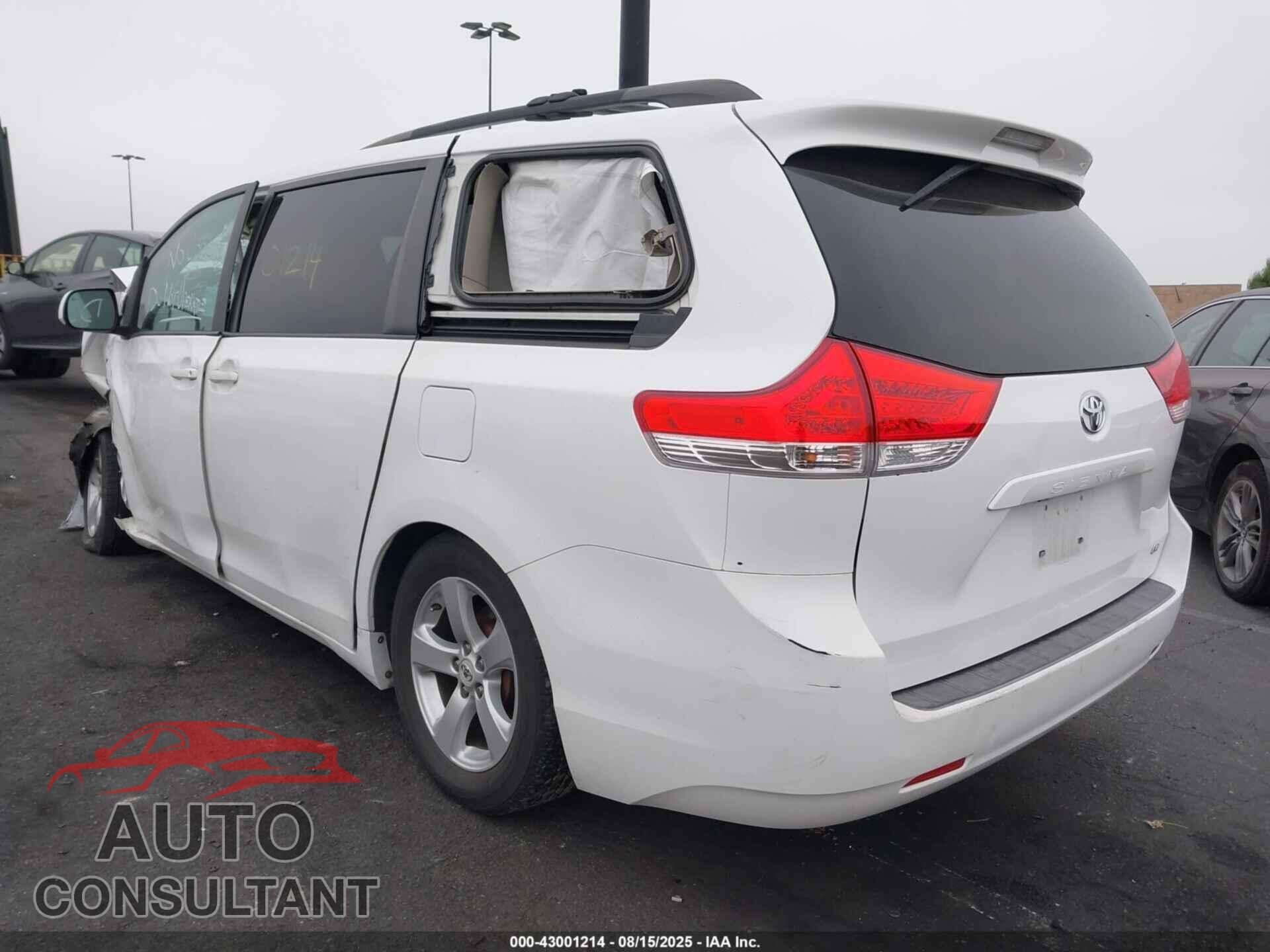 TOYOTA SIENNA 2011 - 5TDKK3DC4BS145664