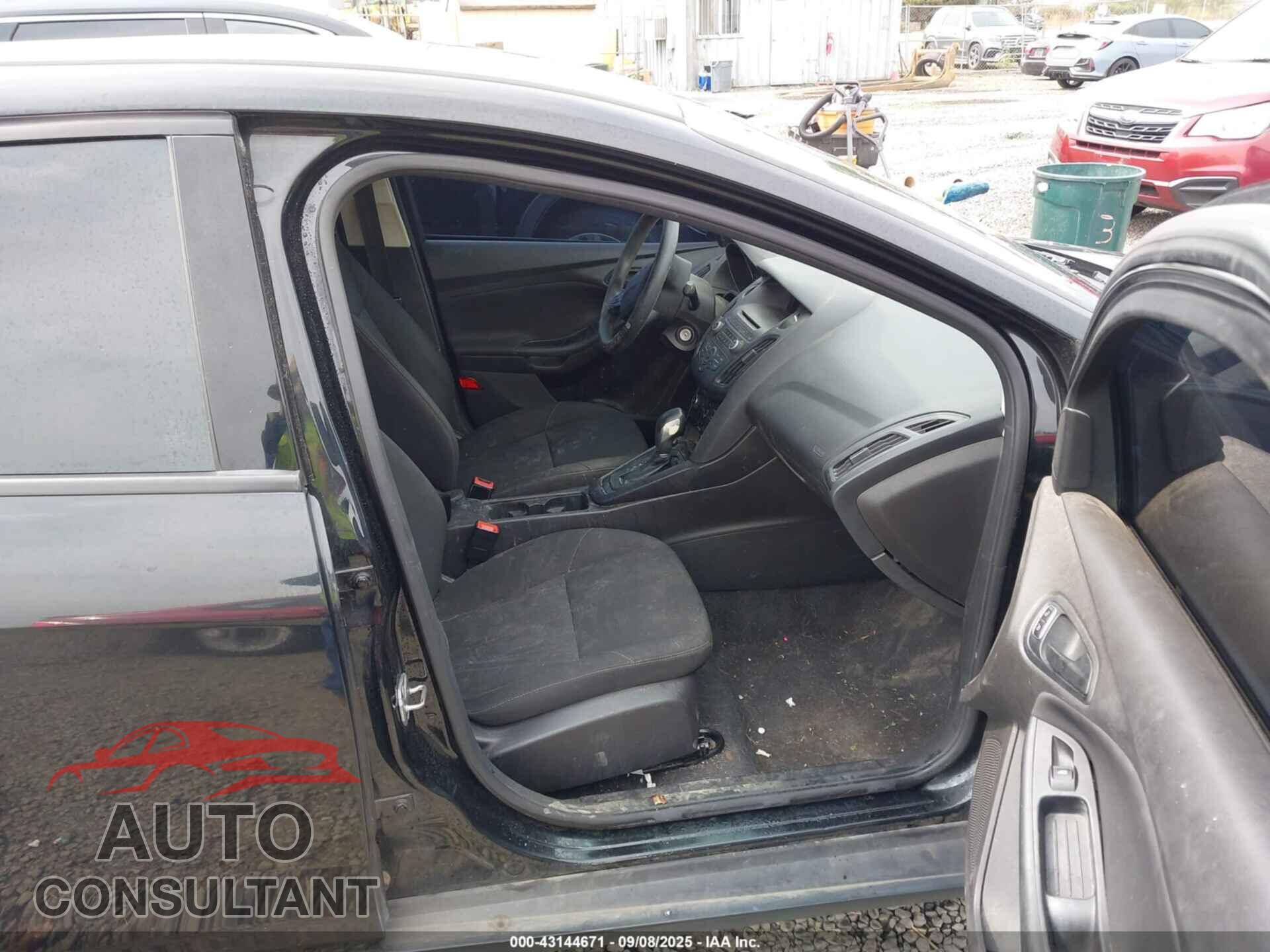 FORD FOCUS 2015 - 1FADP3E23FL369943