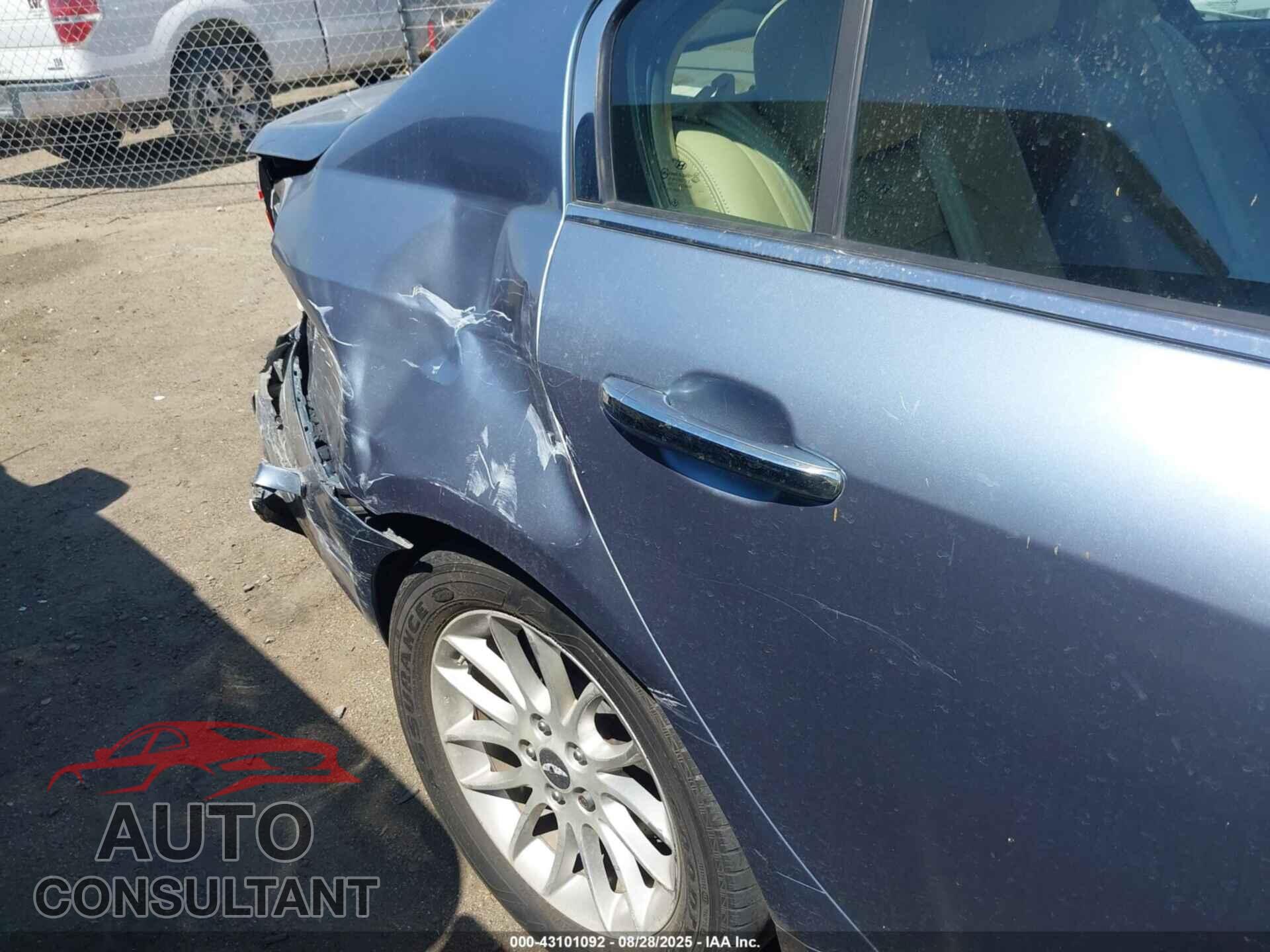 HYUNDAI GENESIS 2011 - KMHGC4DE4BU116067