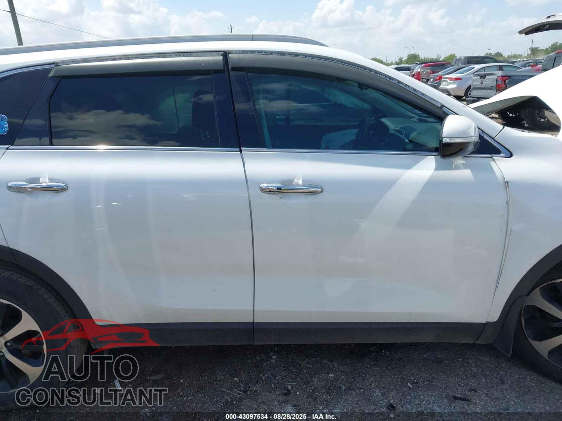 KIA SORENTO 2017 - 5XYPH4A19HG218322