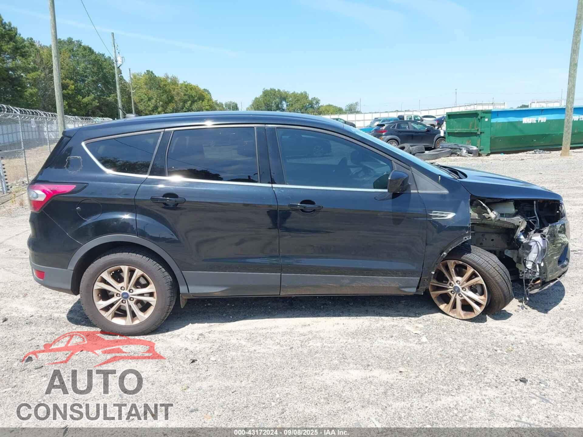 FORD ESCAPE 2017 - 1FMCU0GD5HUE98657