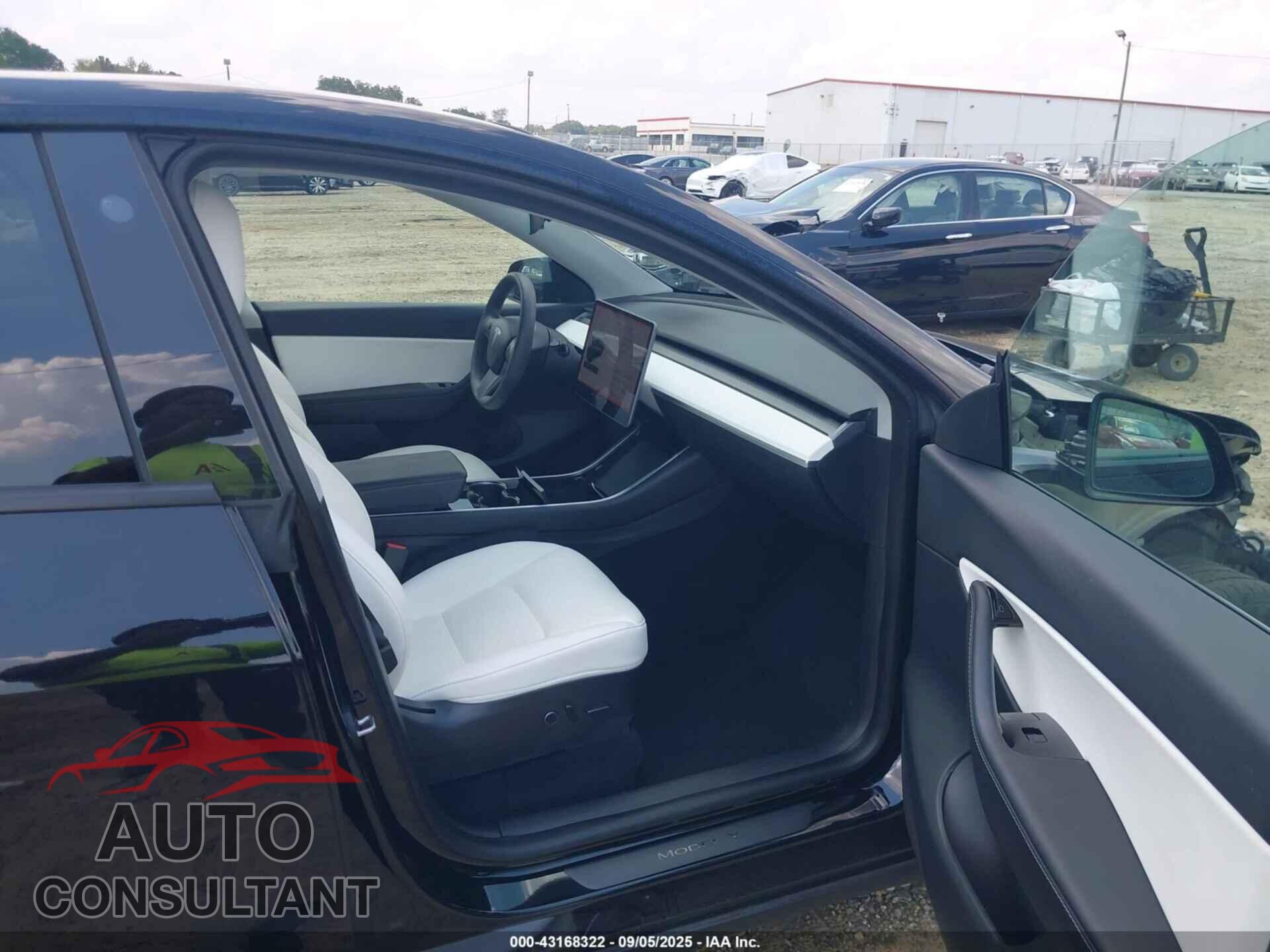 TESLA MODEL Y 2021 - 5YJYGDEF1MF121694