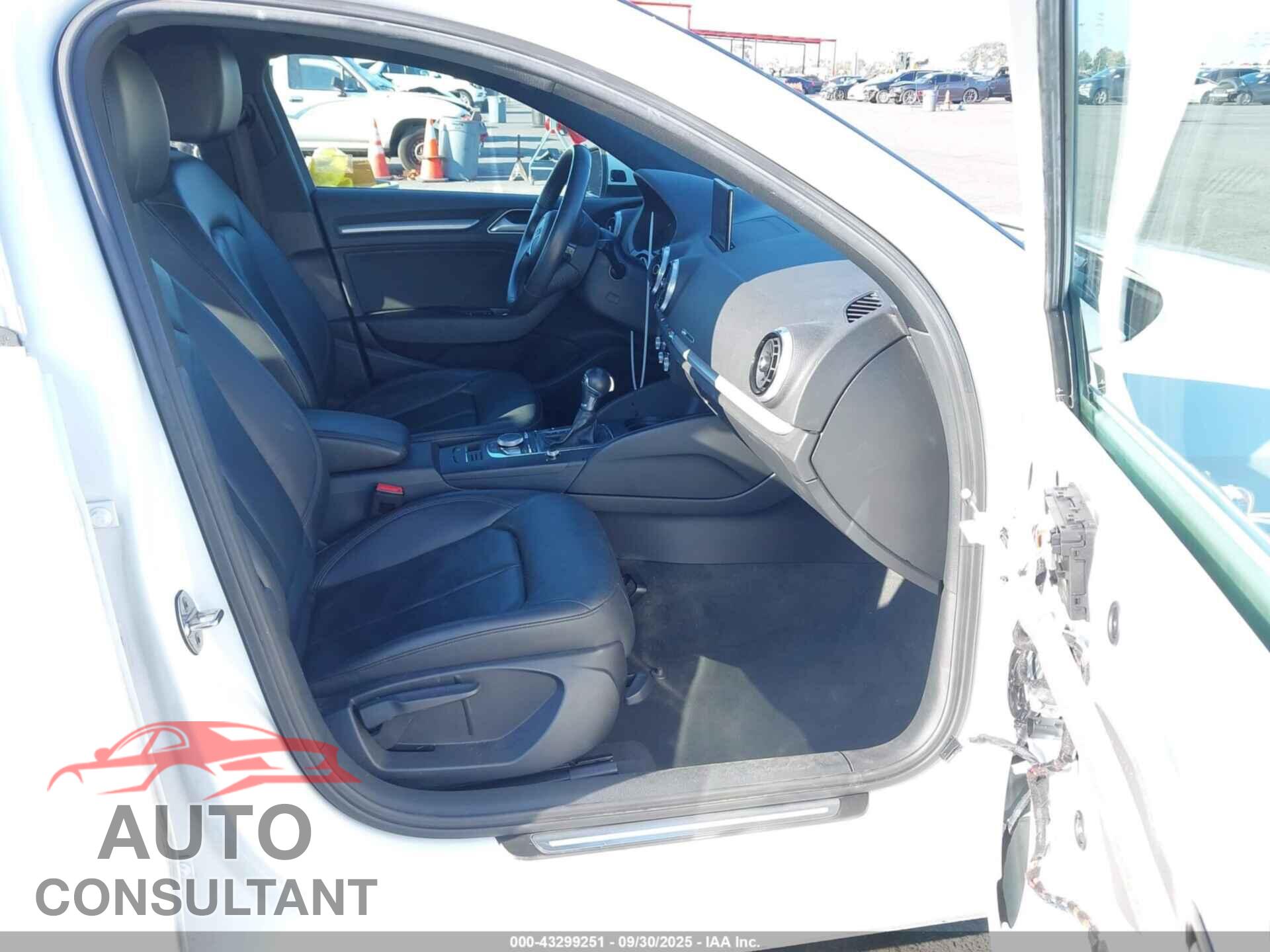 AUDI A3 2019 - WAUAUGFF7KA097687