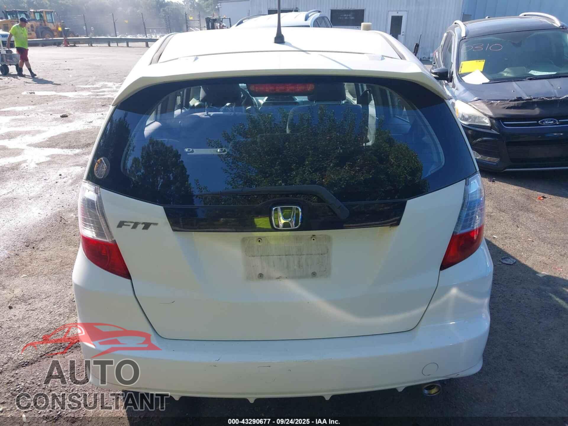 HONDA FIT 2013 - JHMGE8H53DC024715