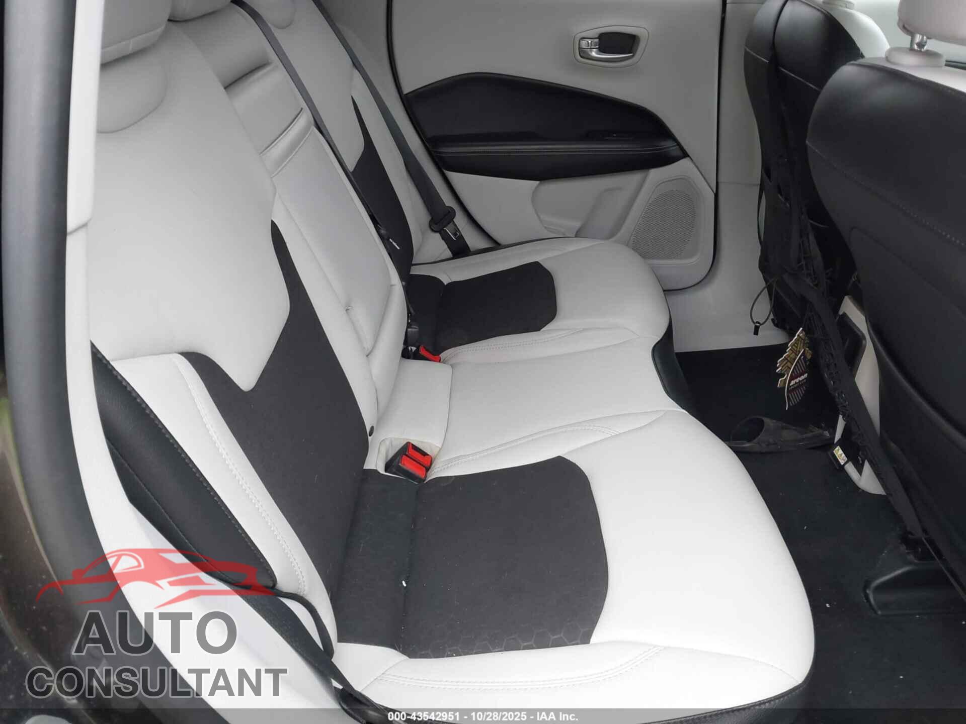 JEEP COMPASS 2018 - 3C4NJDBB2JT343146