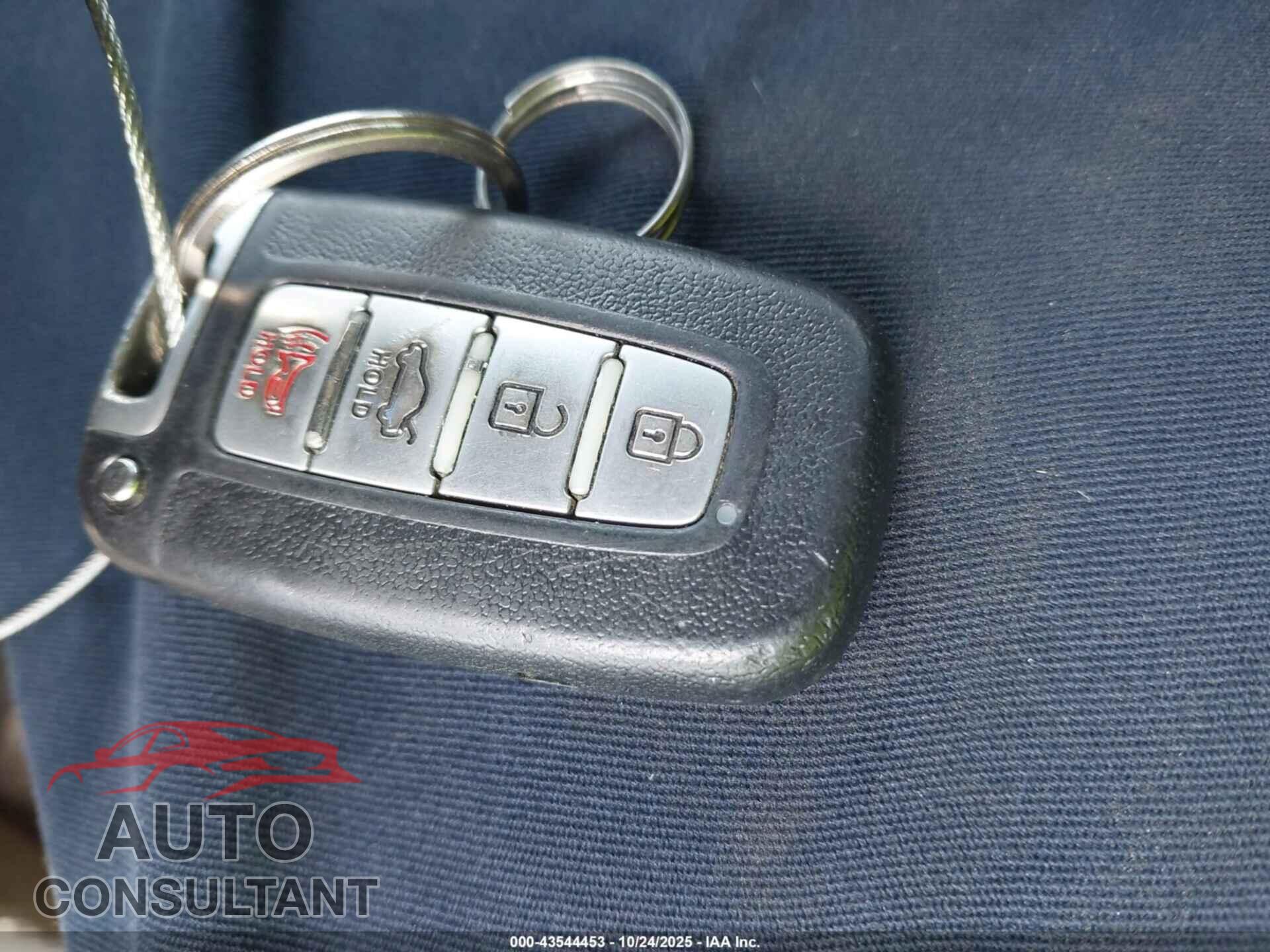 HYUNDAI GENESIS 2012 - KMHGC4DH9CU162067