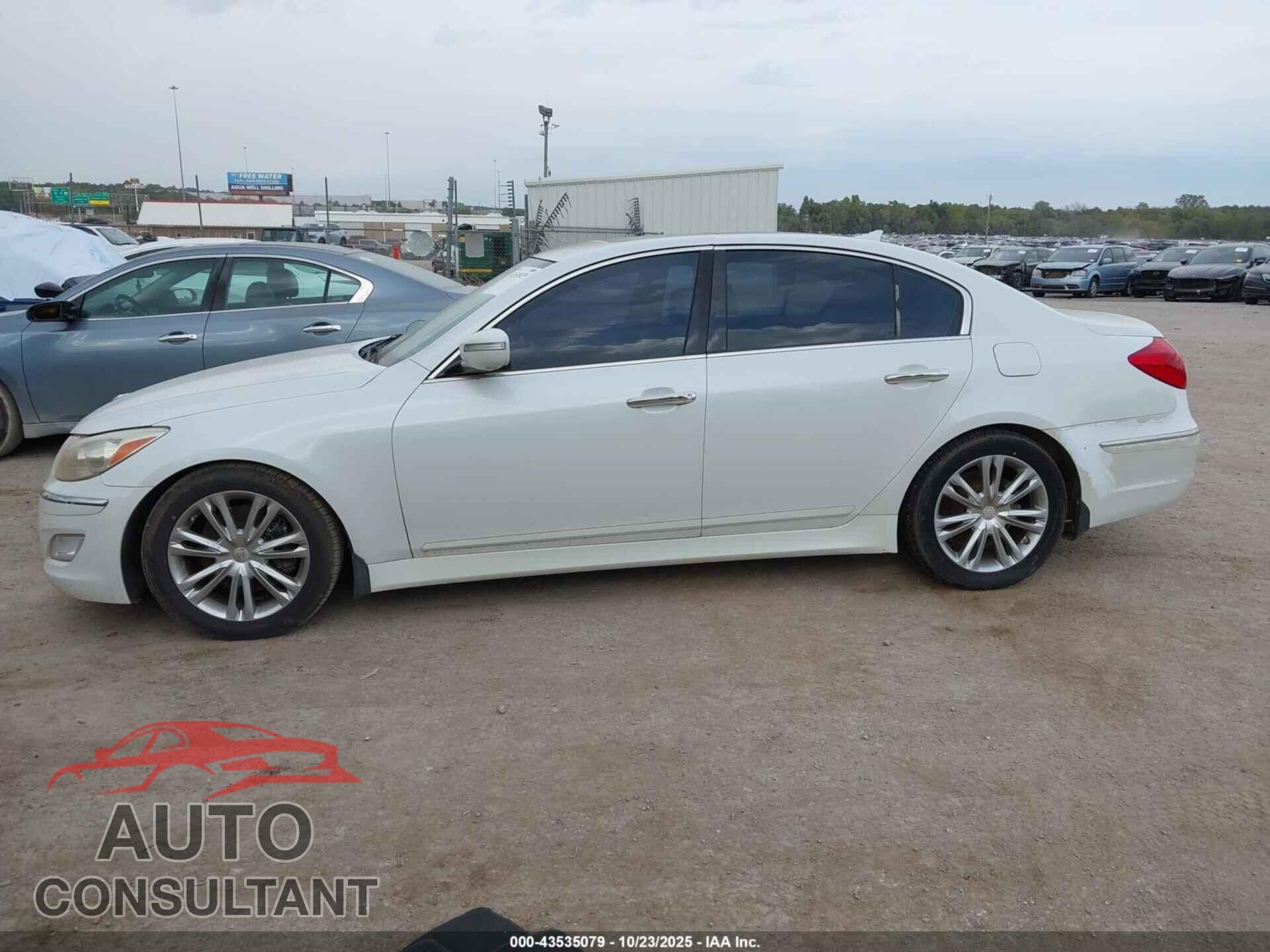 HYUNDAI GENESIS 2013 - KMHGC4DD6DU232851