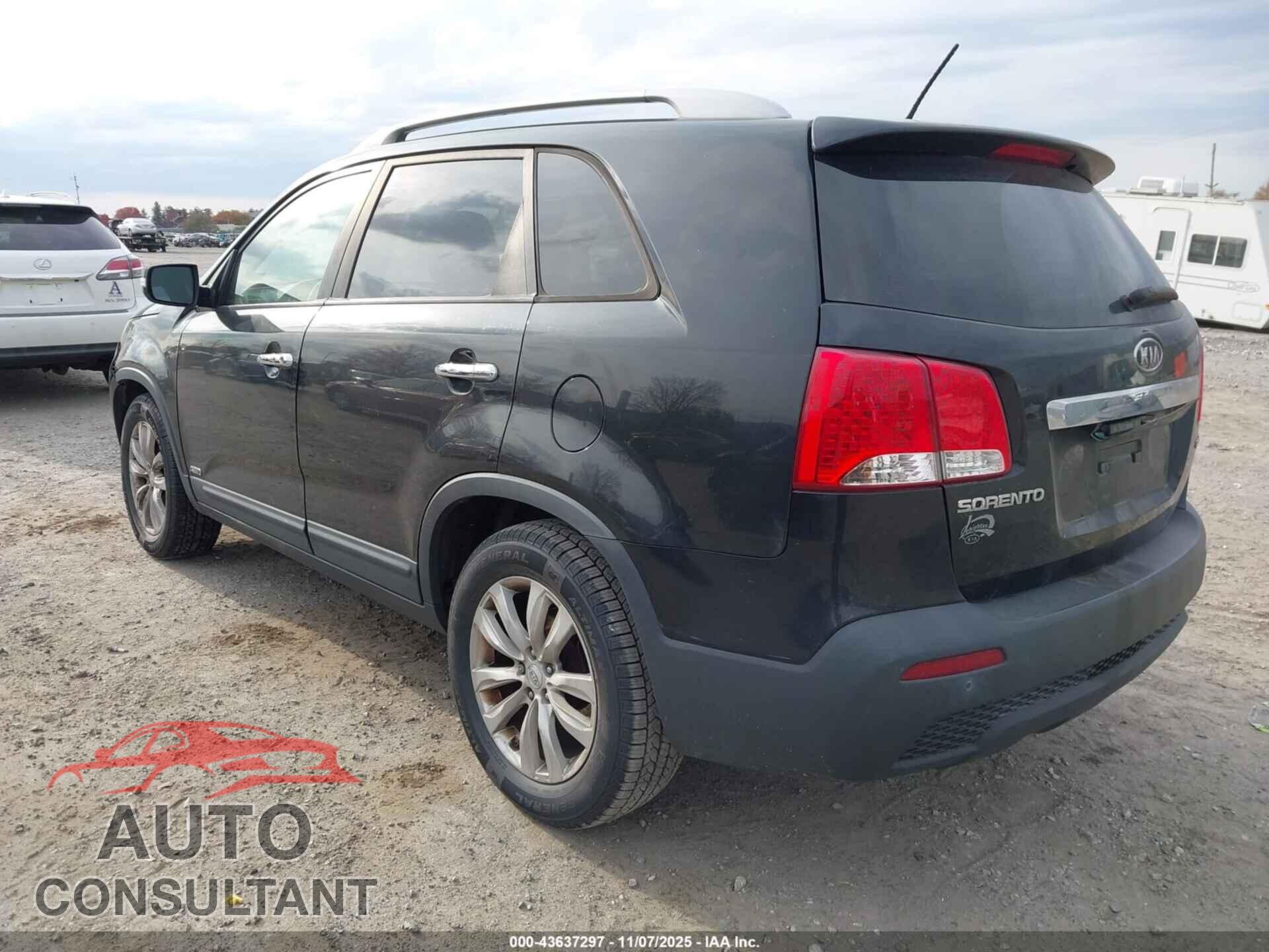 KIA SORENTO 2011 - 5XYKUDA24BG058016
