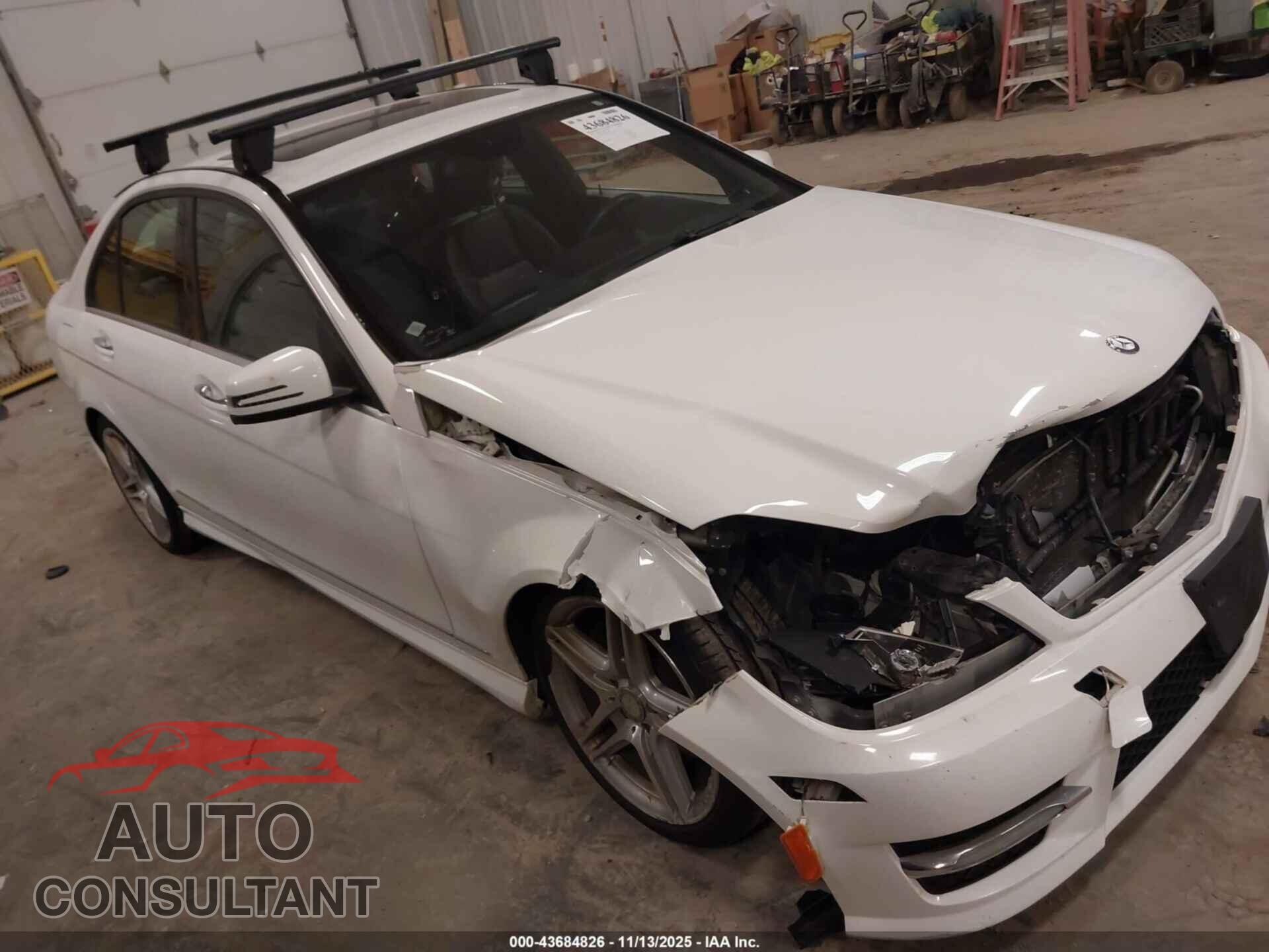 MERCEDES-BENZ C 300 2013 - WDDGF8AB5DR243841