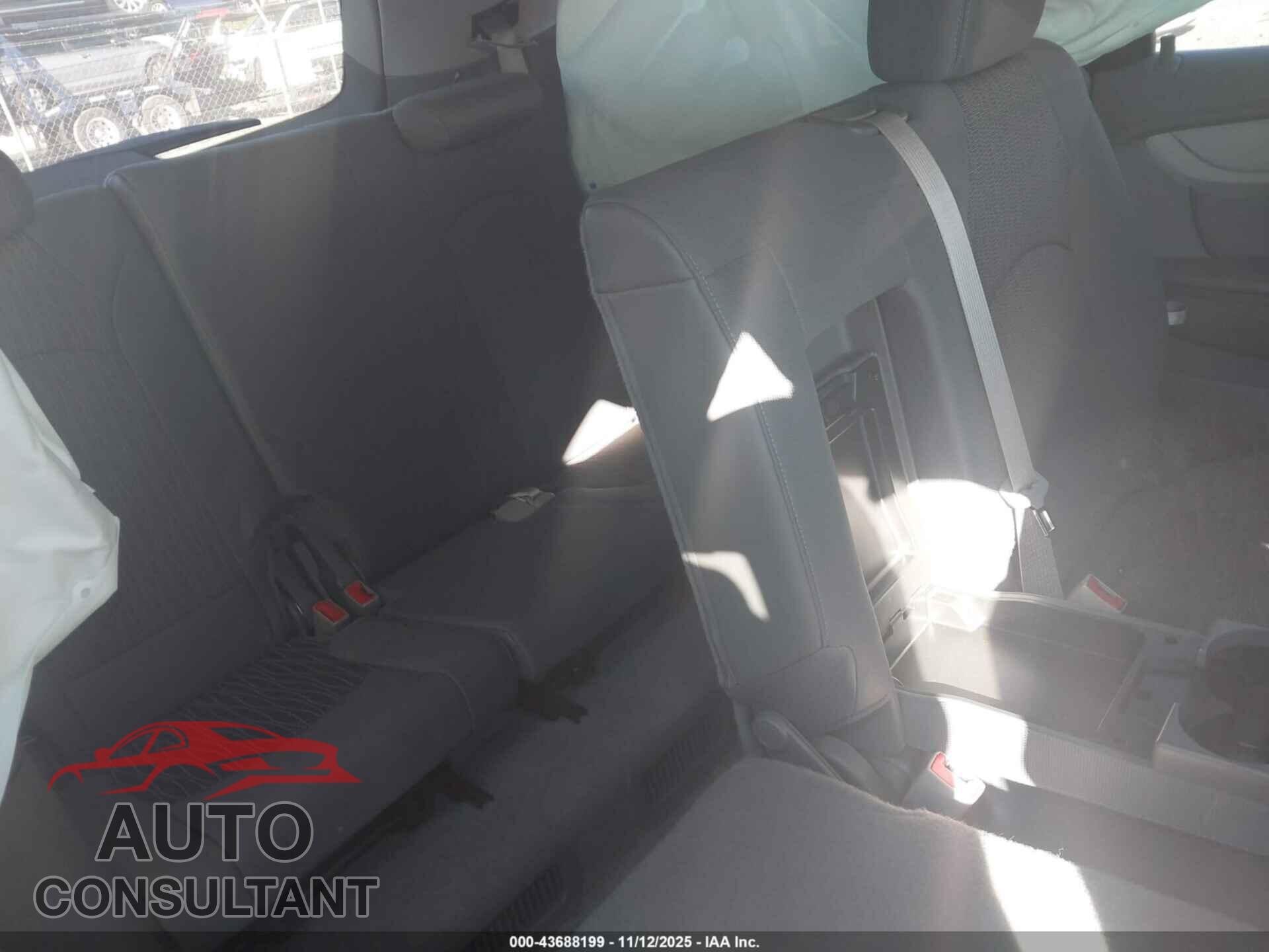 CHEVROLET TRAVERSE 2014 - 1GNKRFED0EJ143052