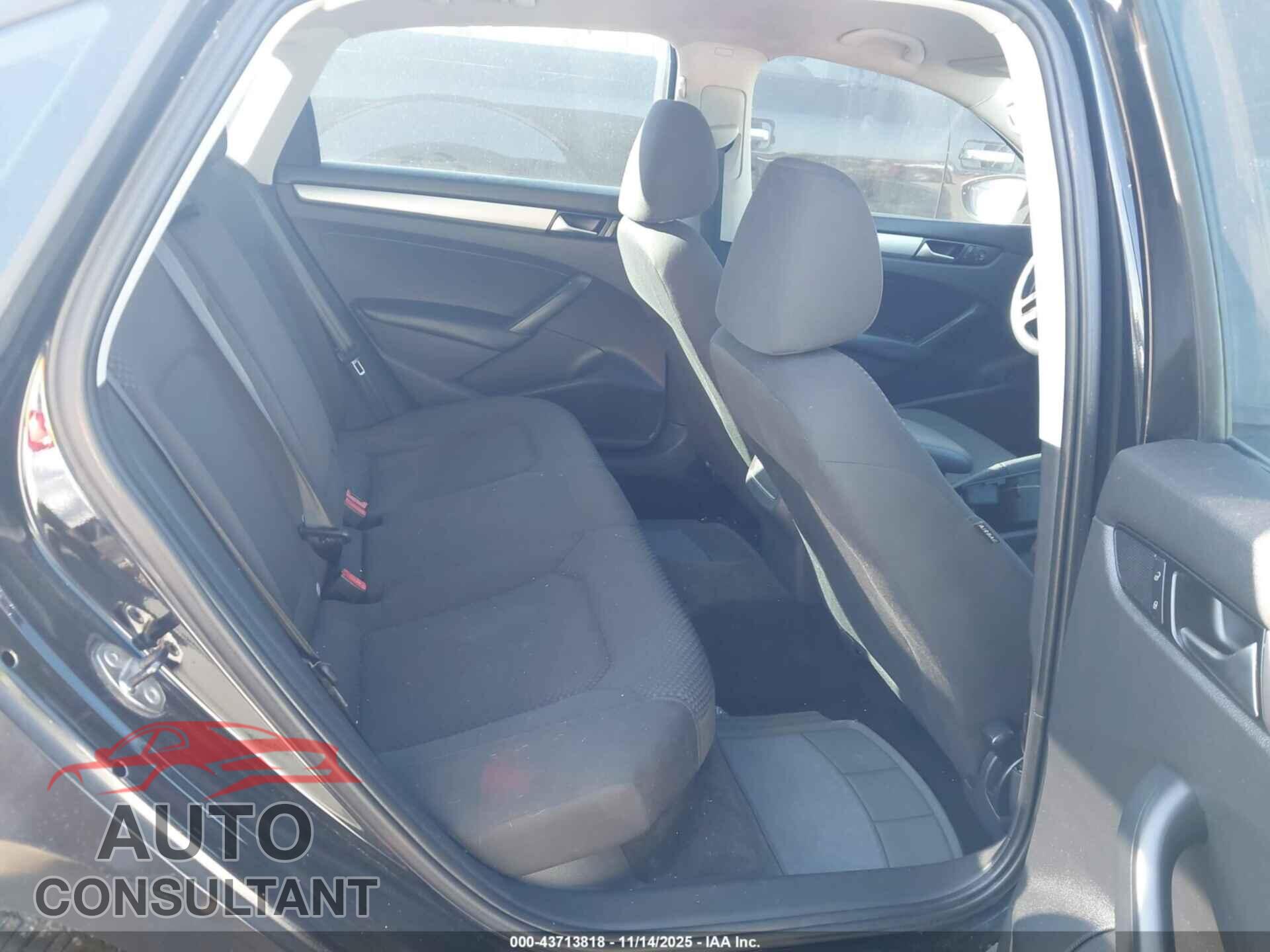 VOLKSWAGEN PASSAT 2012 - 1VWAP7A33CC021572