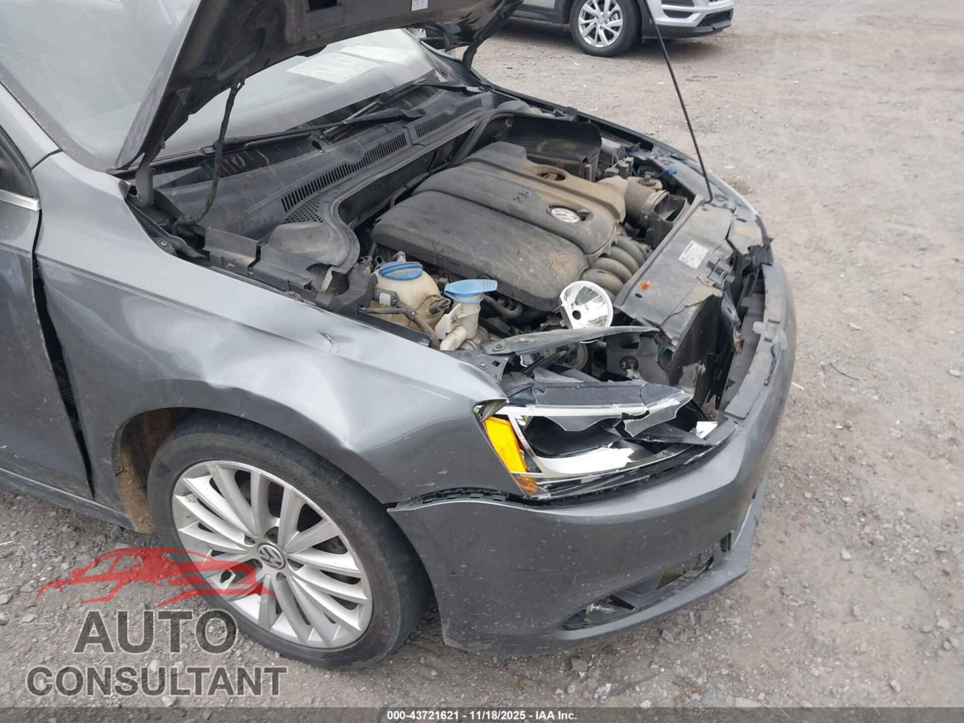 VOLKSWAGEN JETTA 2011 - 3VWLX7AJ2BM364071