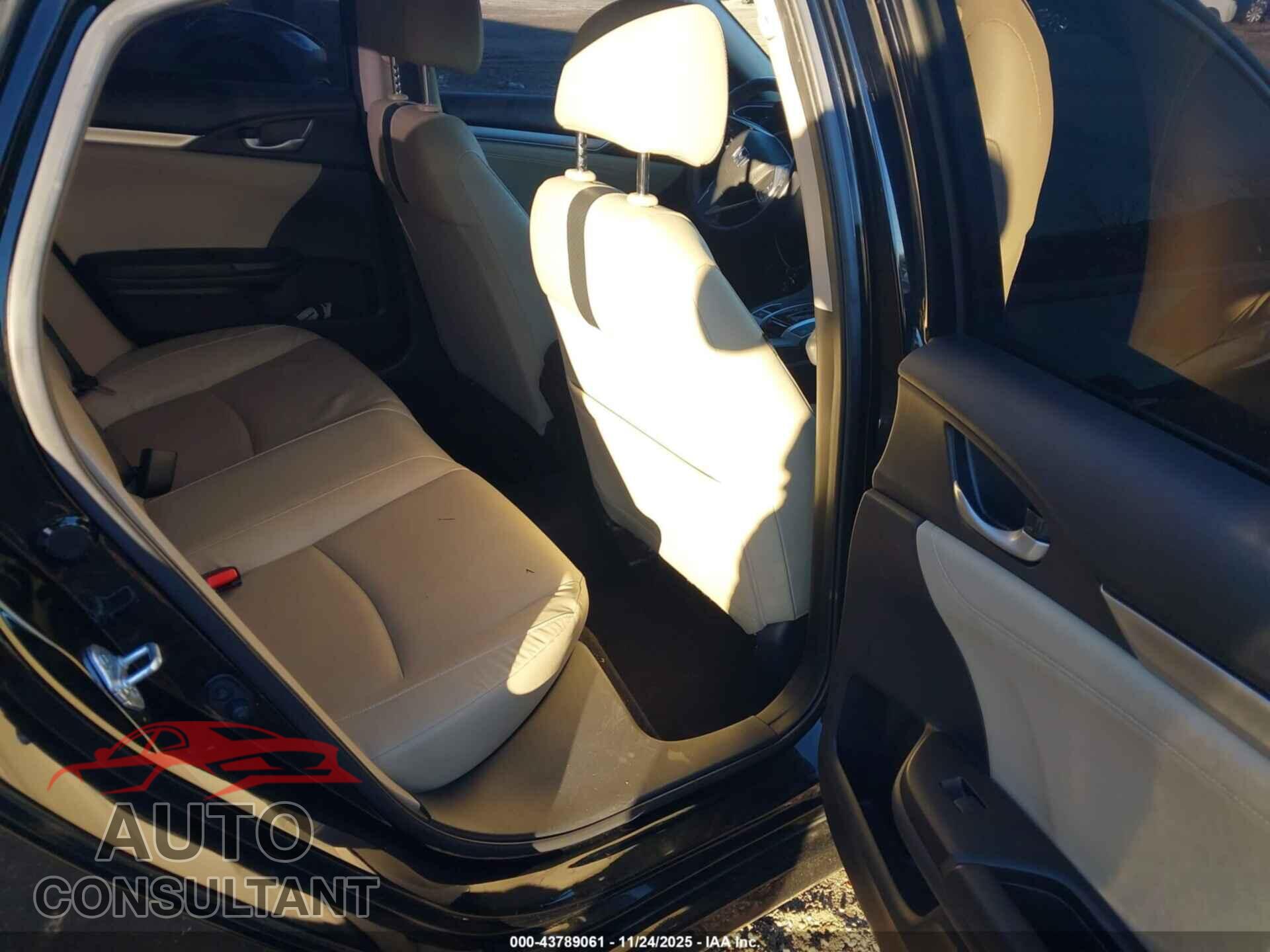 HONDA CIVIC 2018 - JHMFC1F7XJX022073