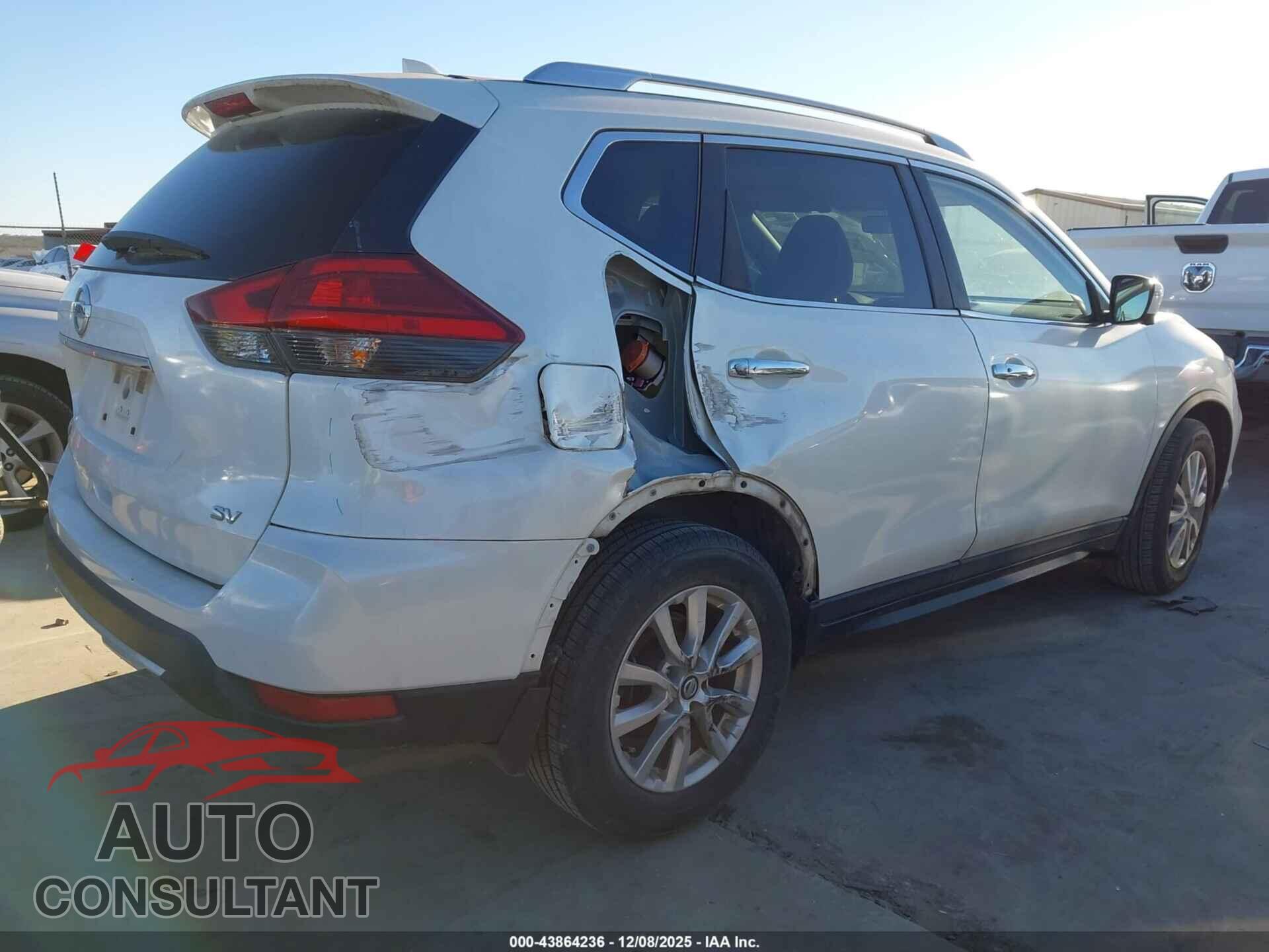 NISSAN ROGUE 2017 - KNMAT2MT2HP593861