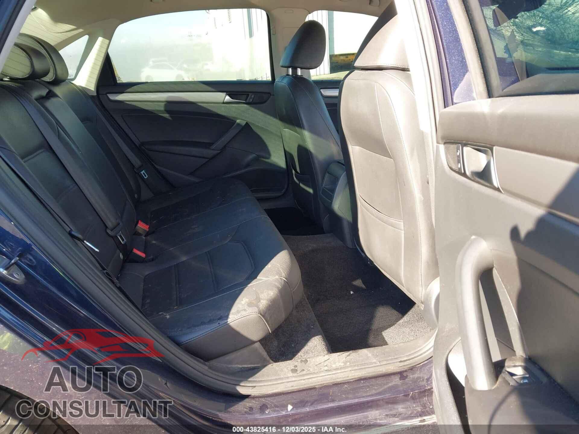 VOLKSWAGEN PASSAT 2014 - 1VWAT7A38EC092779