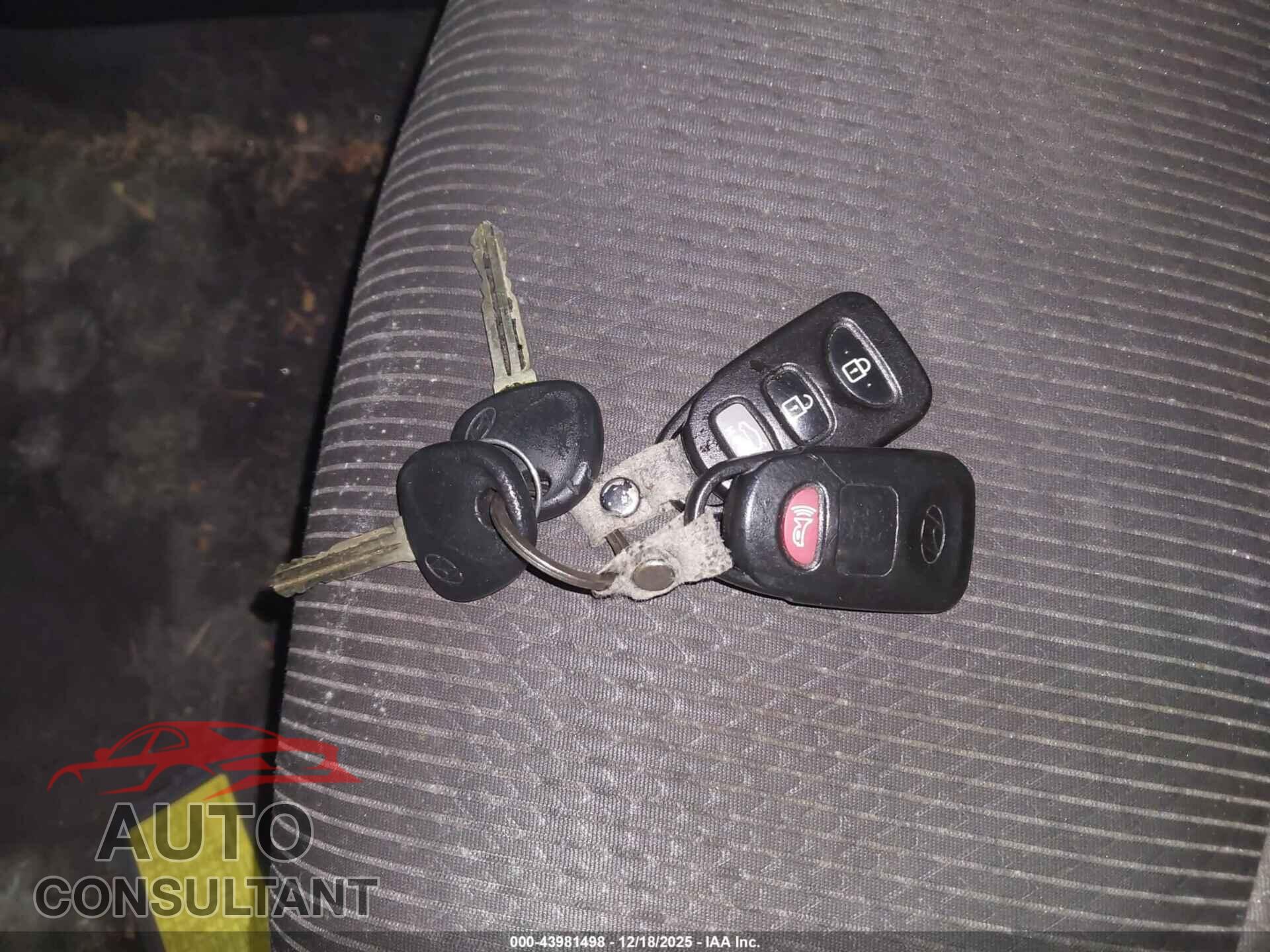HYUNDAI ELANTRA 2013 - KMHDH6AE1DU009548