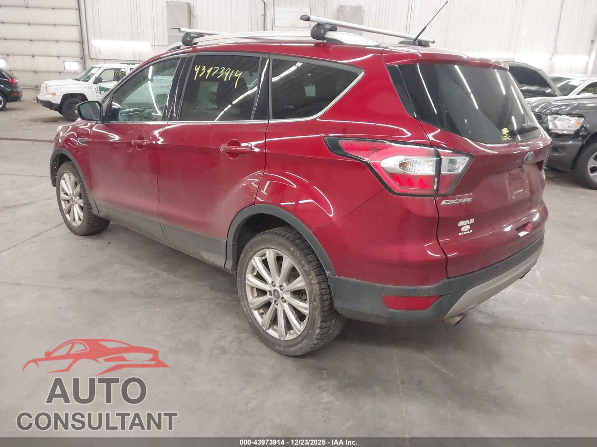 FORD ESCAPE 2017 - 1FMCU9J91HUD59747