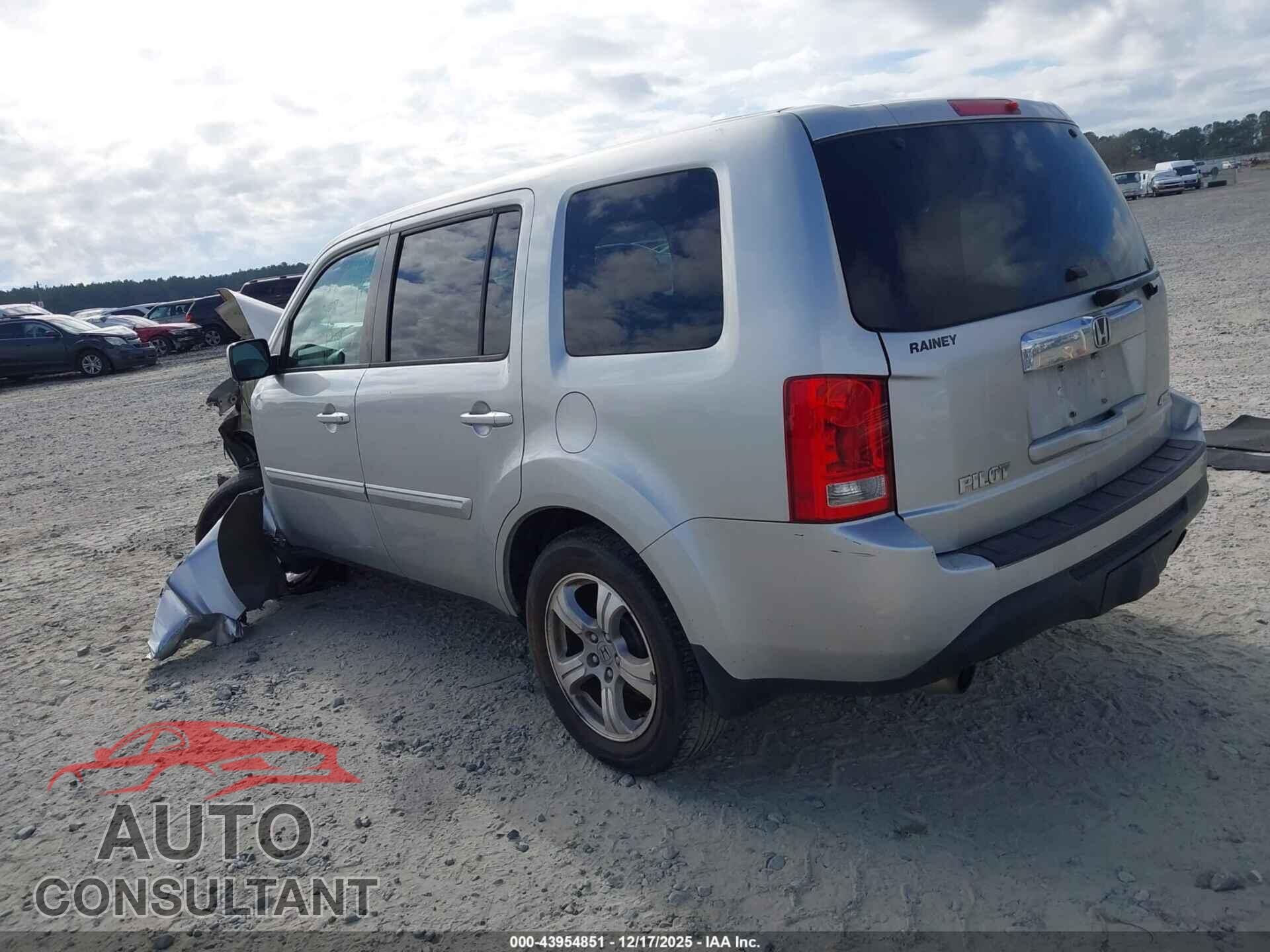 HONDA PILOT 2013 - 5FNYF4H5XDB085817