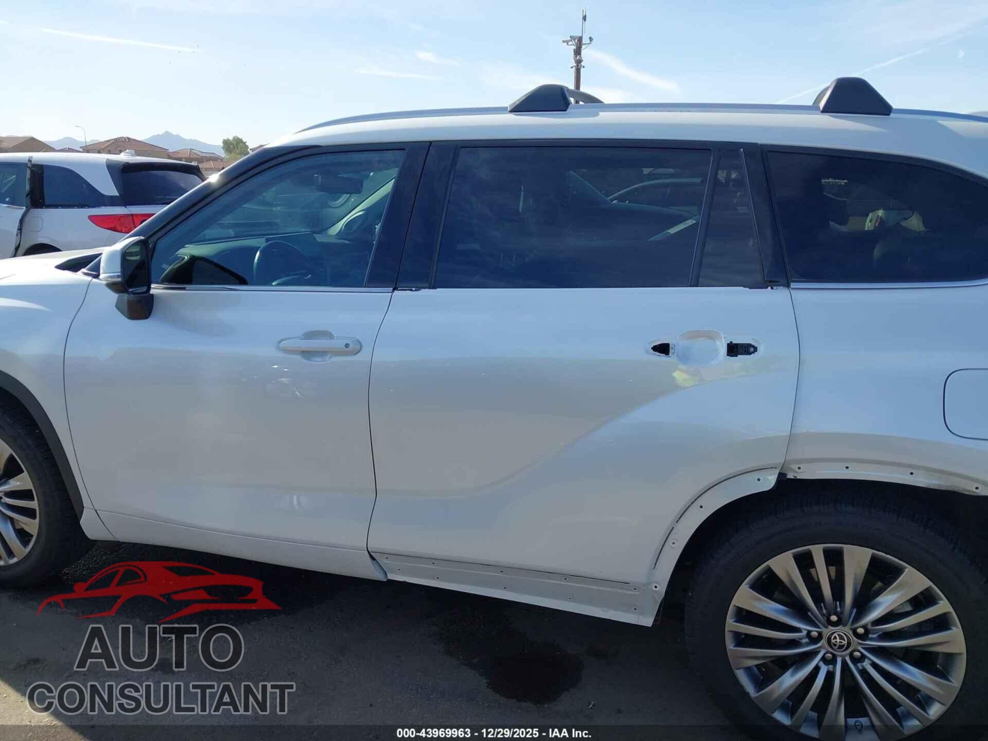 TOYOTA HIGHLANDER 2022 - 5TDFARAH9NS012863