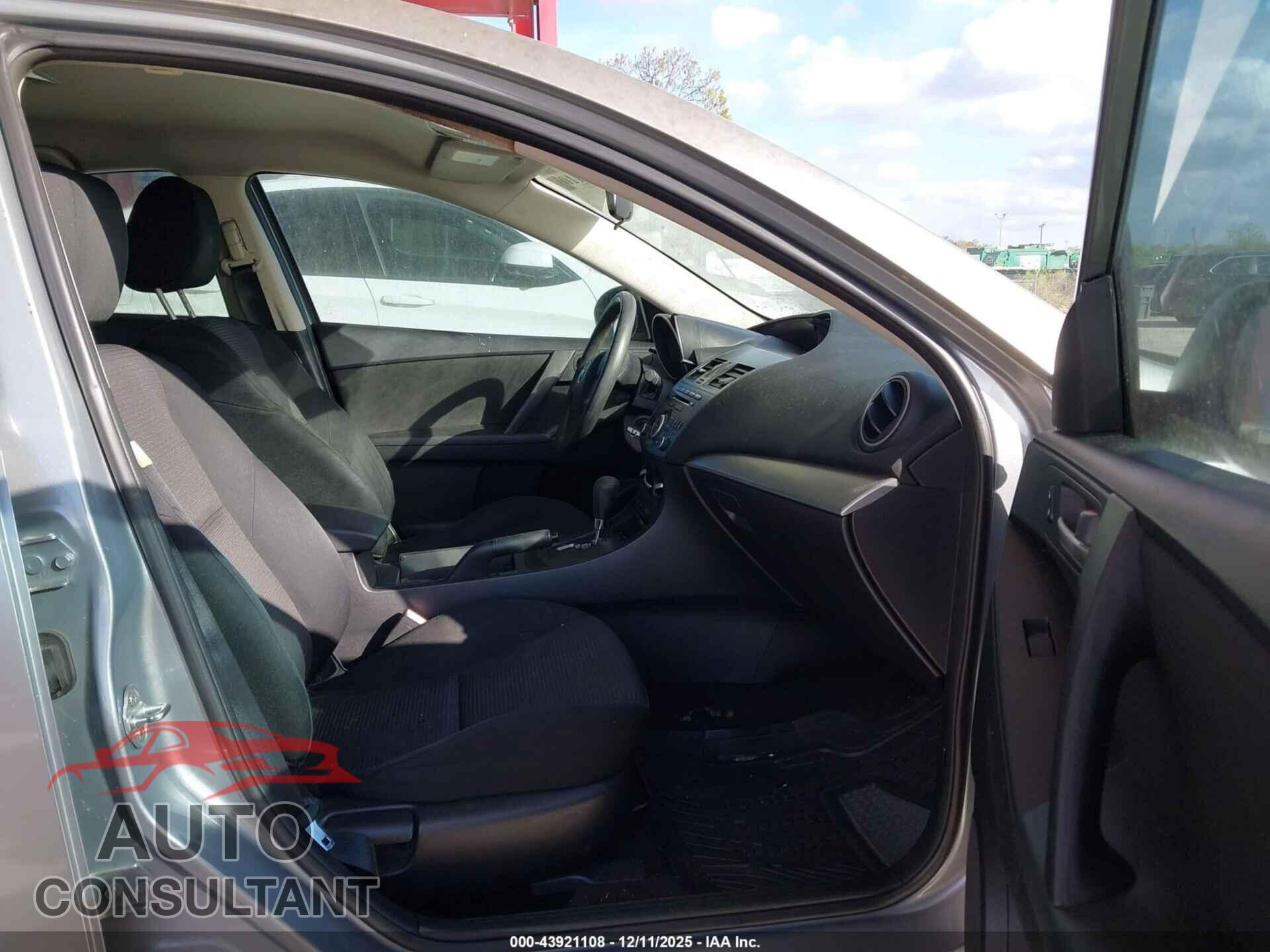 MAZDA MAZDA3 2012 - JM1BL1UF8C1573618