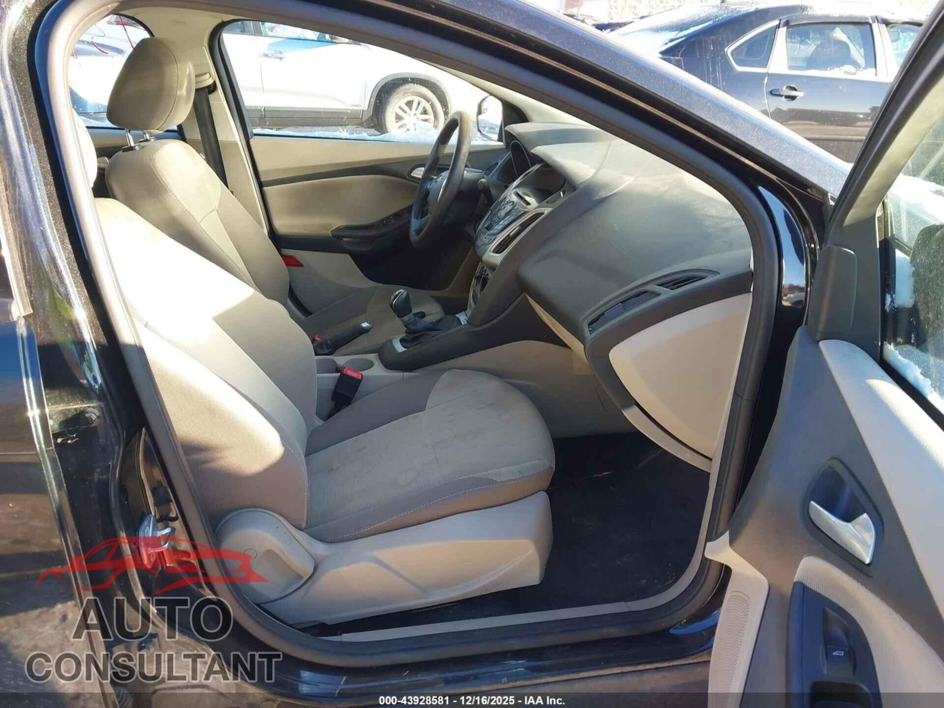 FORD FOCUS 2014 - 1FADP3F2XEL386123