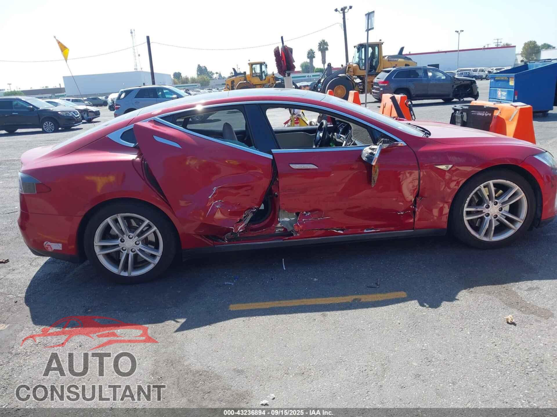 TESLA MODEL S 2013 - 5YJSA1DG3DFP21908