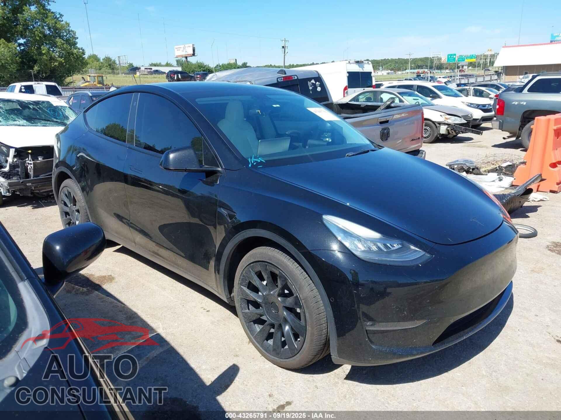 TESLA MODEL Y 2021 - 5YJYGDEE2MF154145