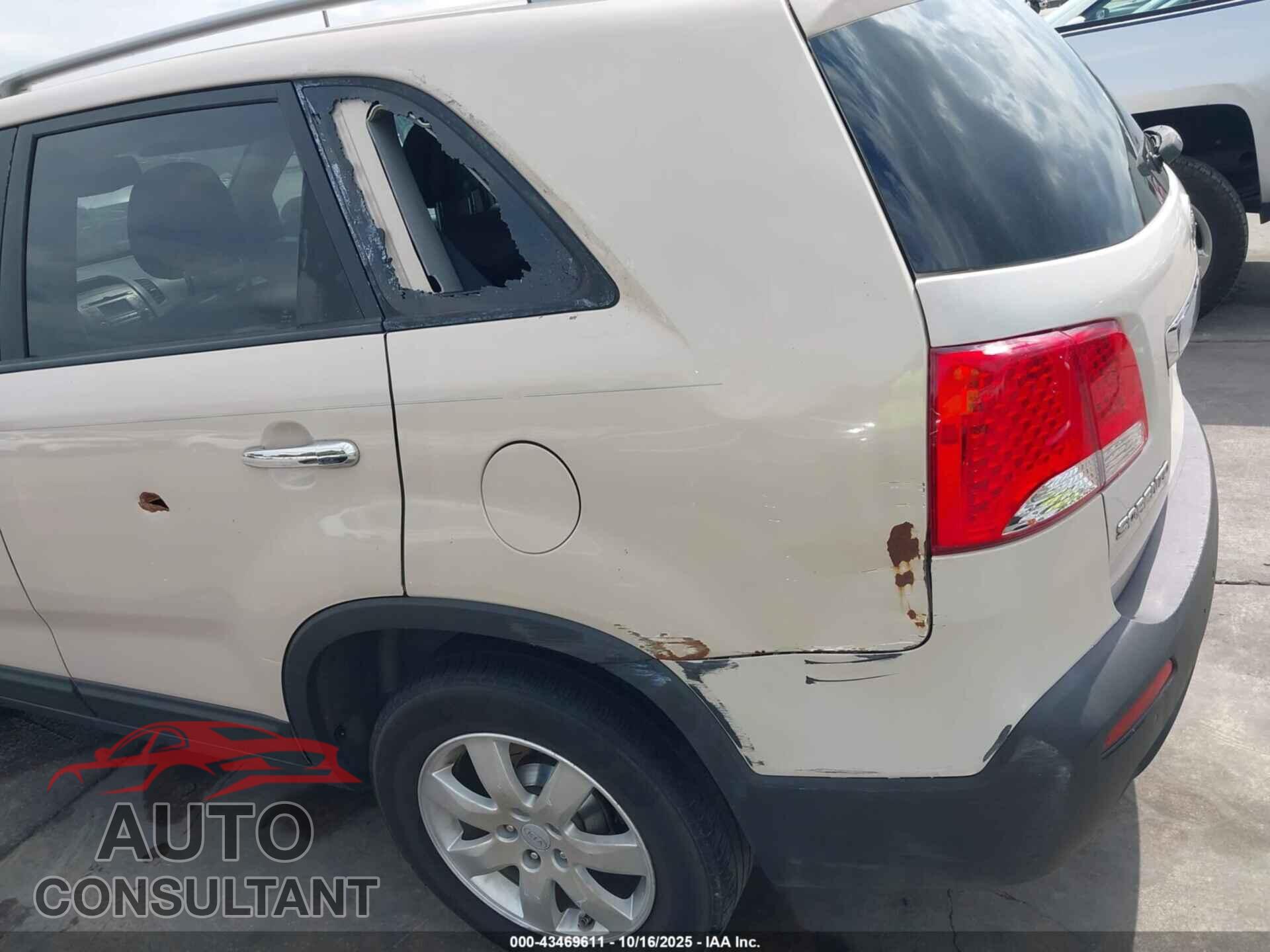 KIA SORENTO 2011 - 5XYKT4A10BG129898