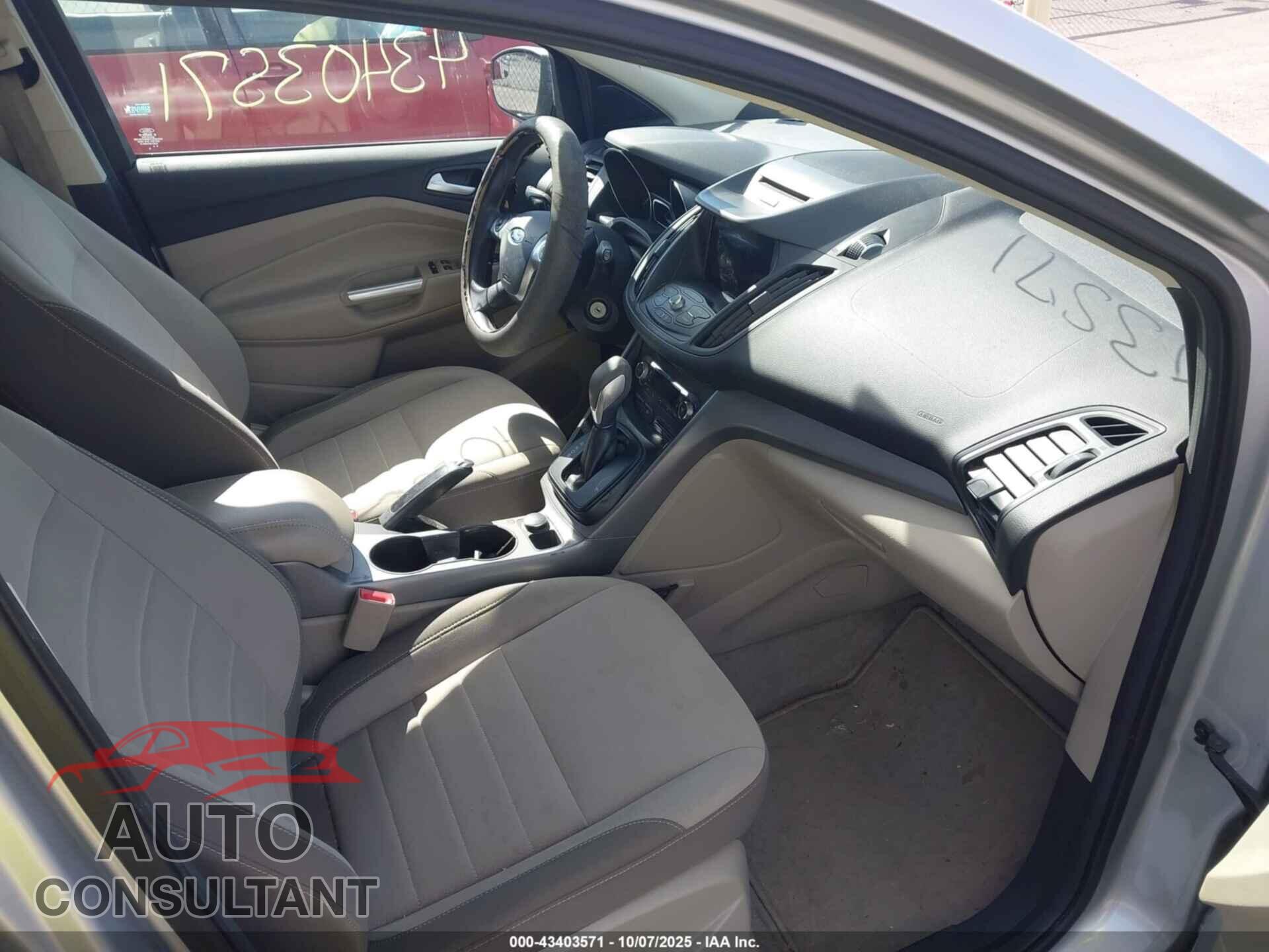 FORD ESCAPE 2016 - 1FMCU9G90GUC20876