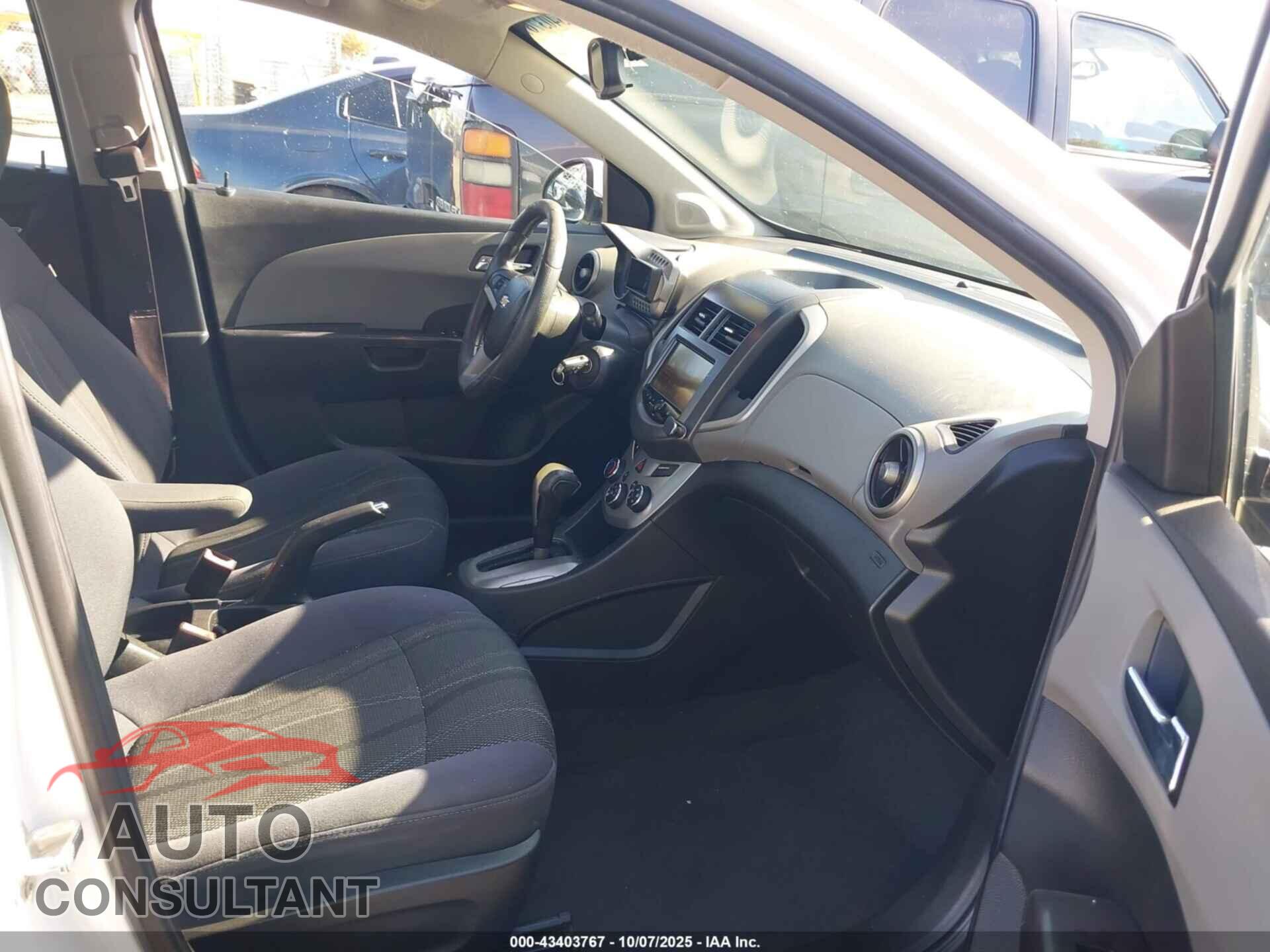 CHEVROLET SONIC 2013 - 1G1JC5SG6D4248702