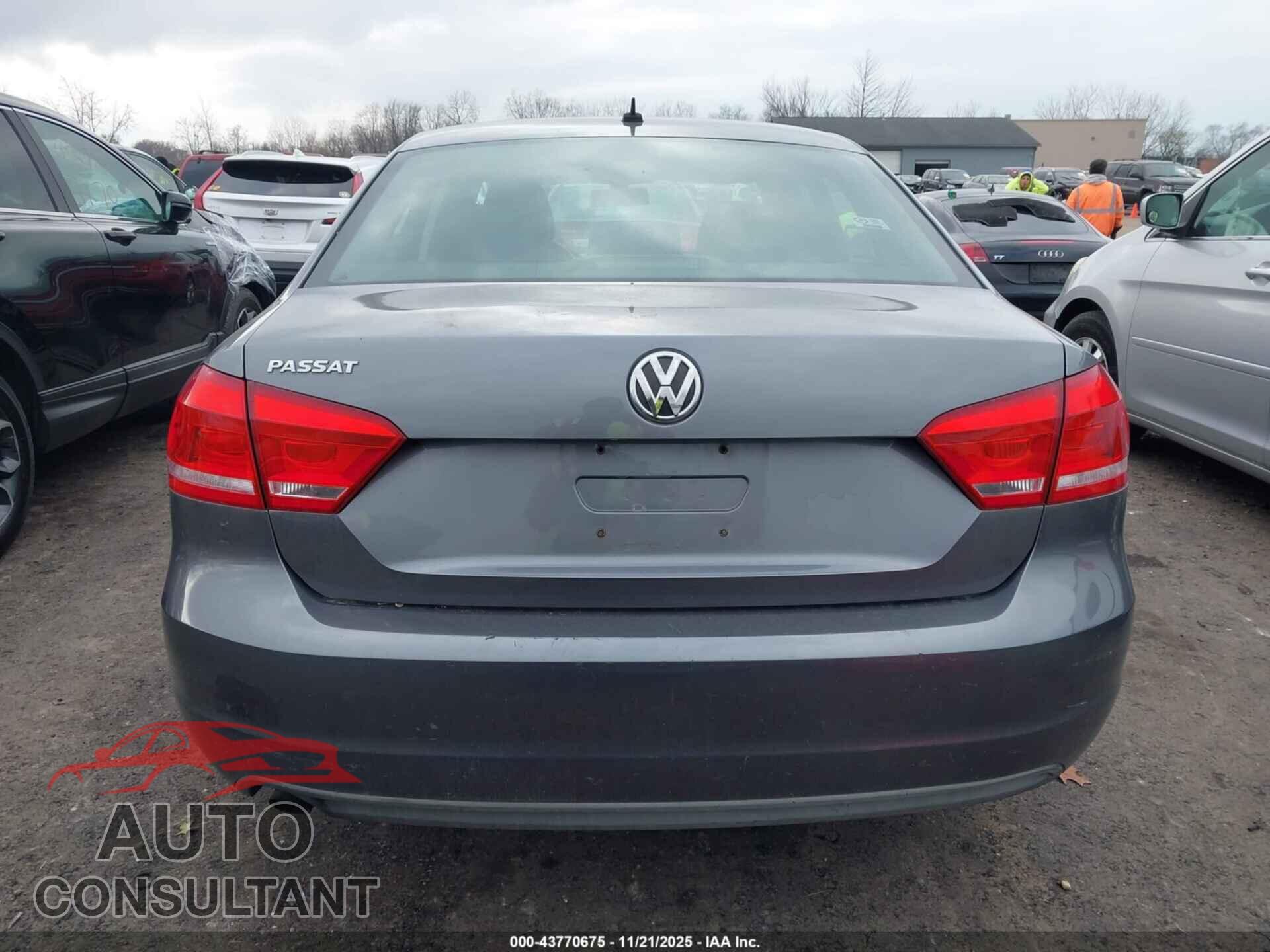 VOLKSWAGEN PASSAT 2012 - 1VWAP7A38CC077071