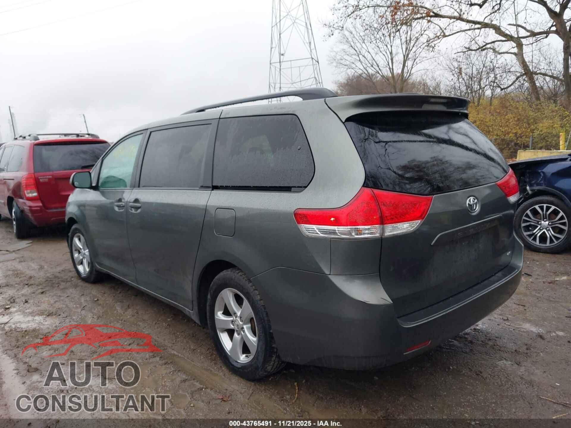 TOYOTA SIENNA 2011 - 5TDKK3DC4BS121073