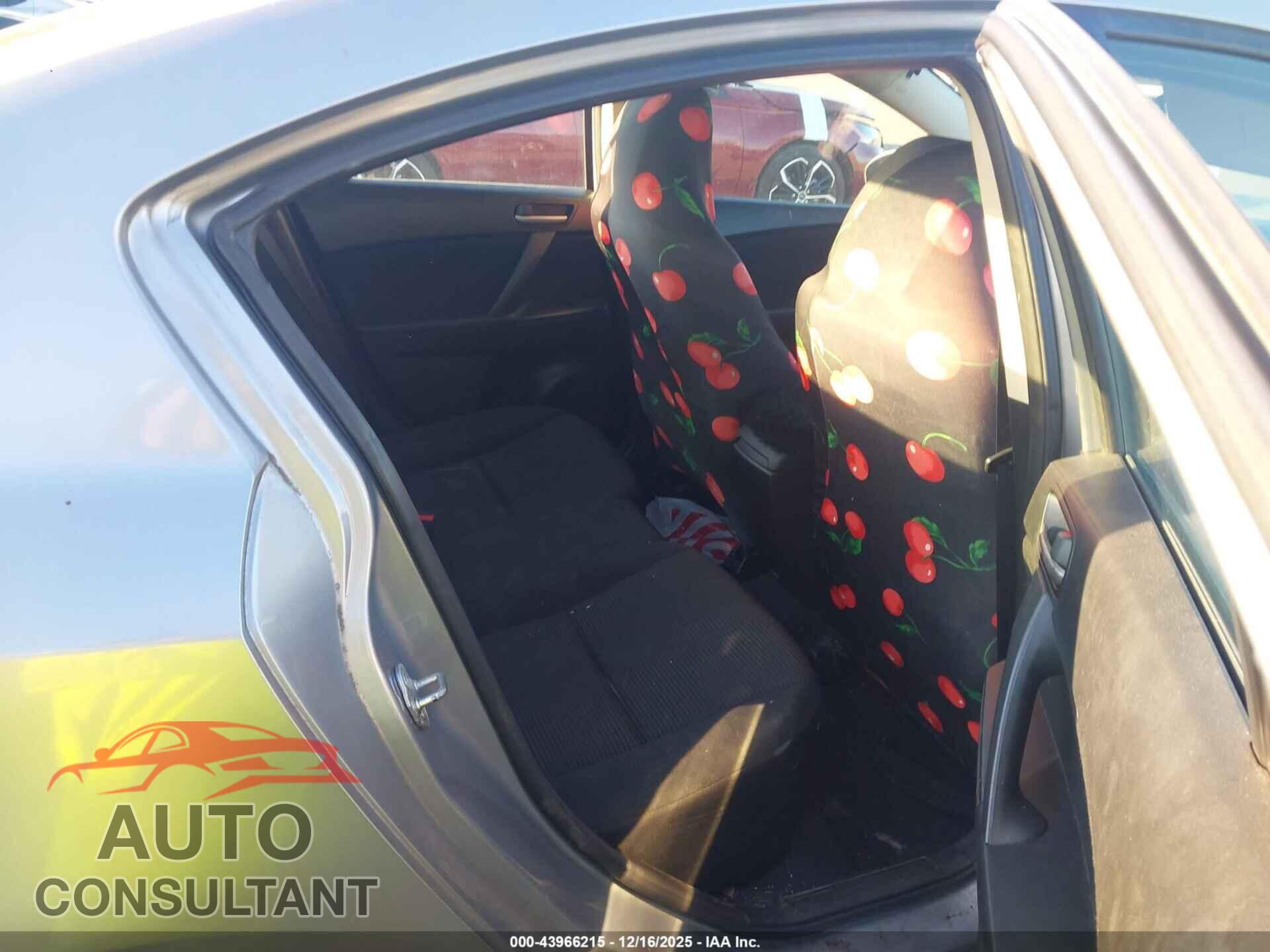 MAZDA MAZDA3 2012 - JM1BL1UF7C1596274