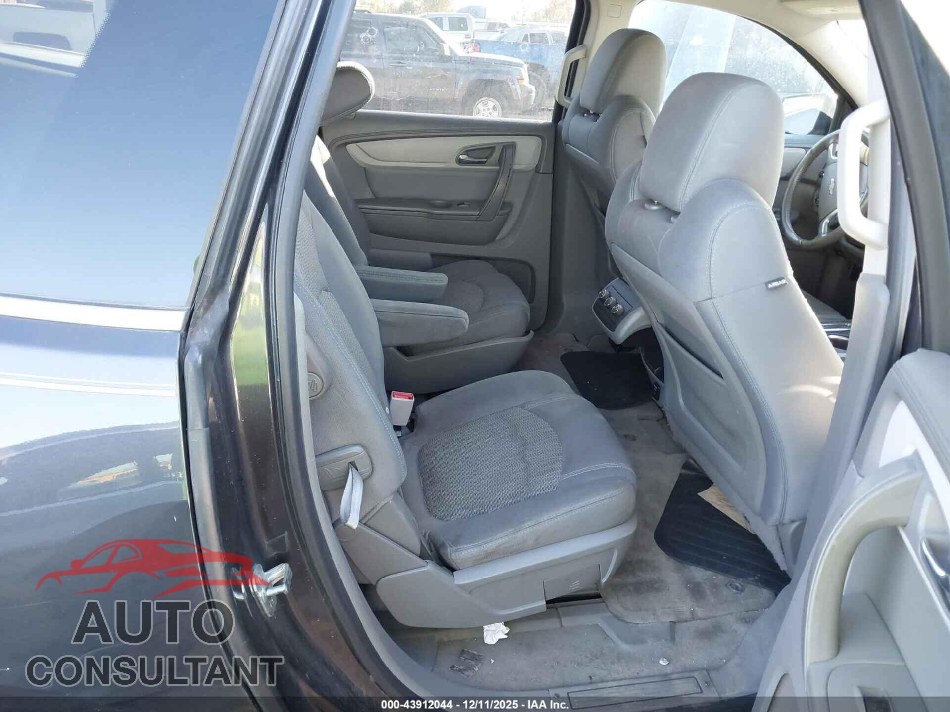 CHEVROLET TRAVERSE 2015 - 1GNKRGKD8FJ317218