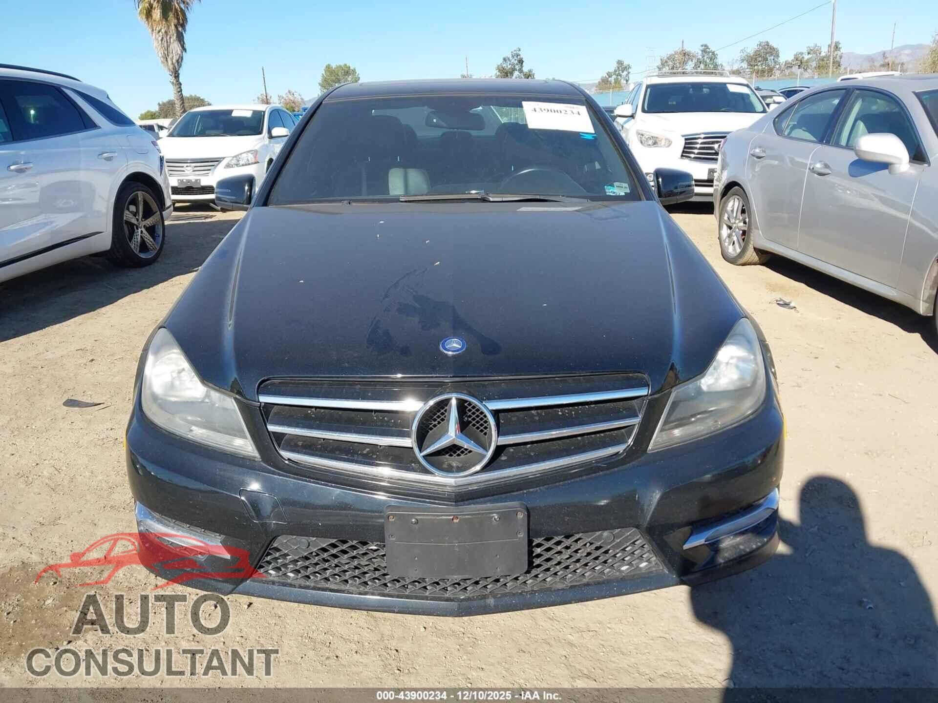MERCEDES-BENZ C 300 2012 - WDDGF8BB1CA705131