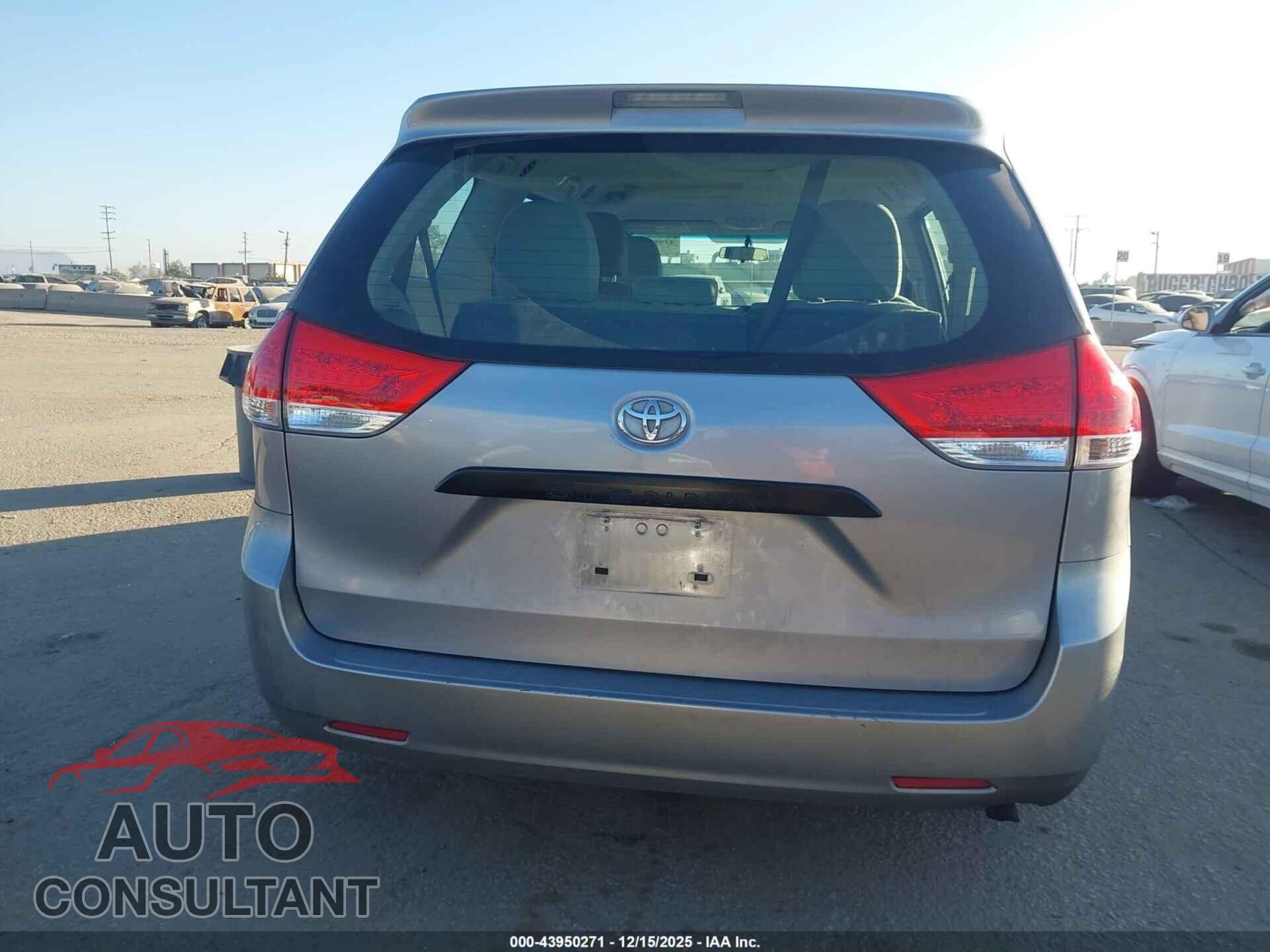 TOYOTA SIENNA 2011 - 5TDZK3DC4BS102361