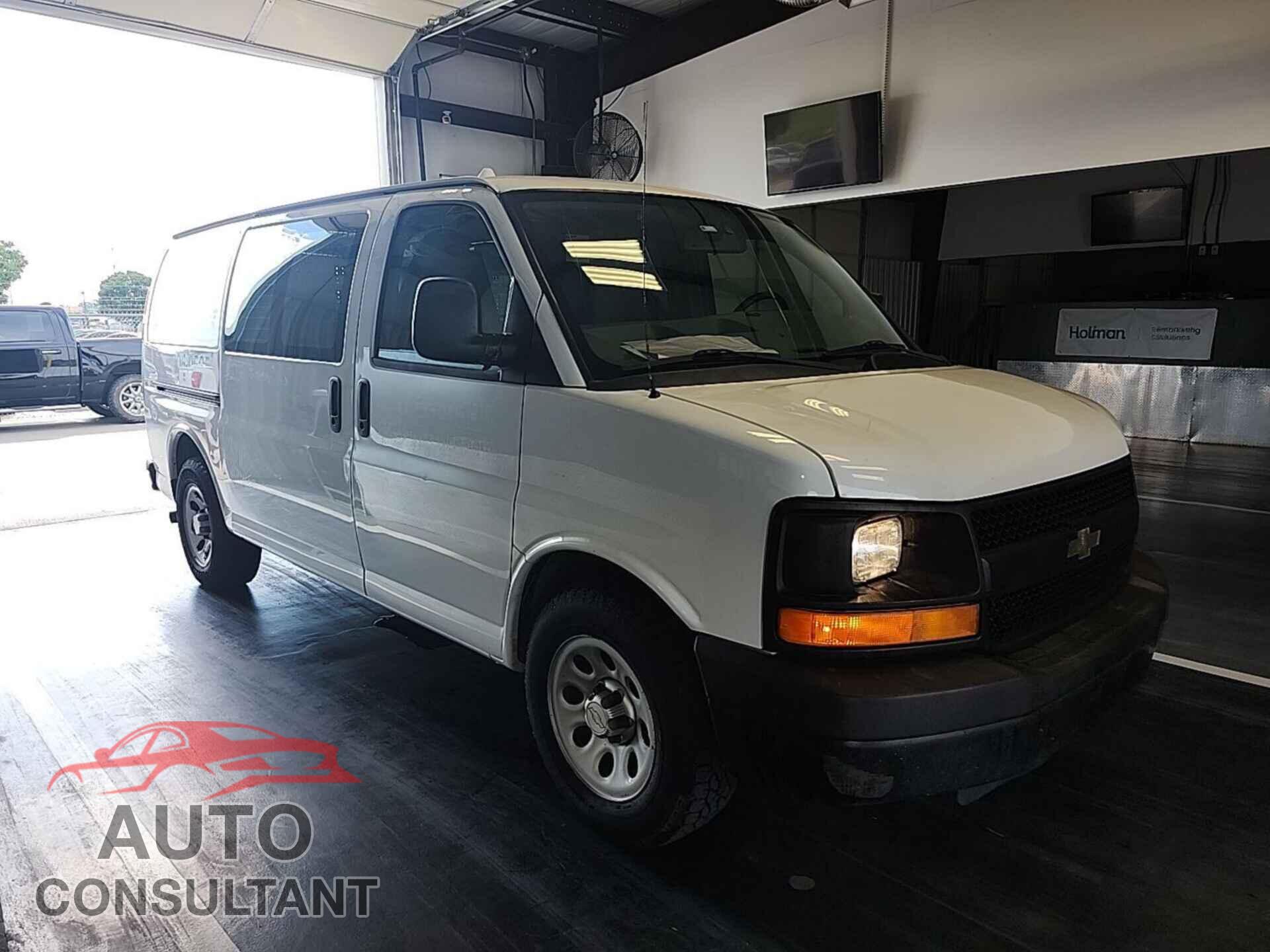CHEVROLET EXPRESS G1500 2013 - 1GCSGAFX8D1177393