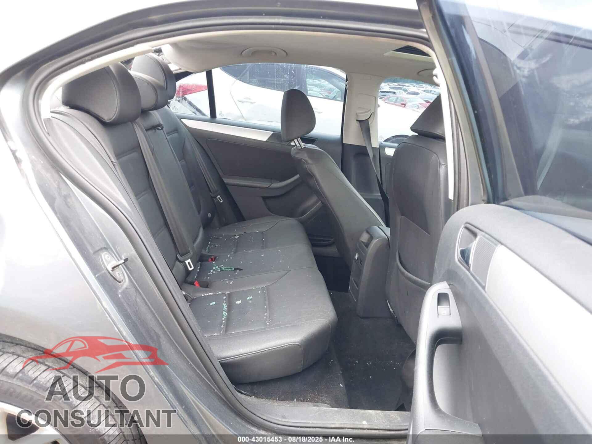 VOLKSWAGEN JETTA 2011 - 3VWLL7AJ3BM081724