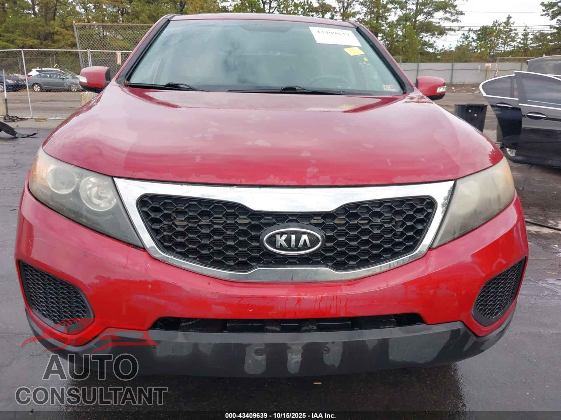 KIA SORENTO 2011 - 5XYKT3A13BG082330
