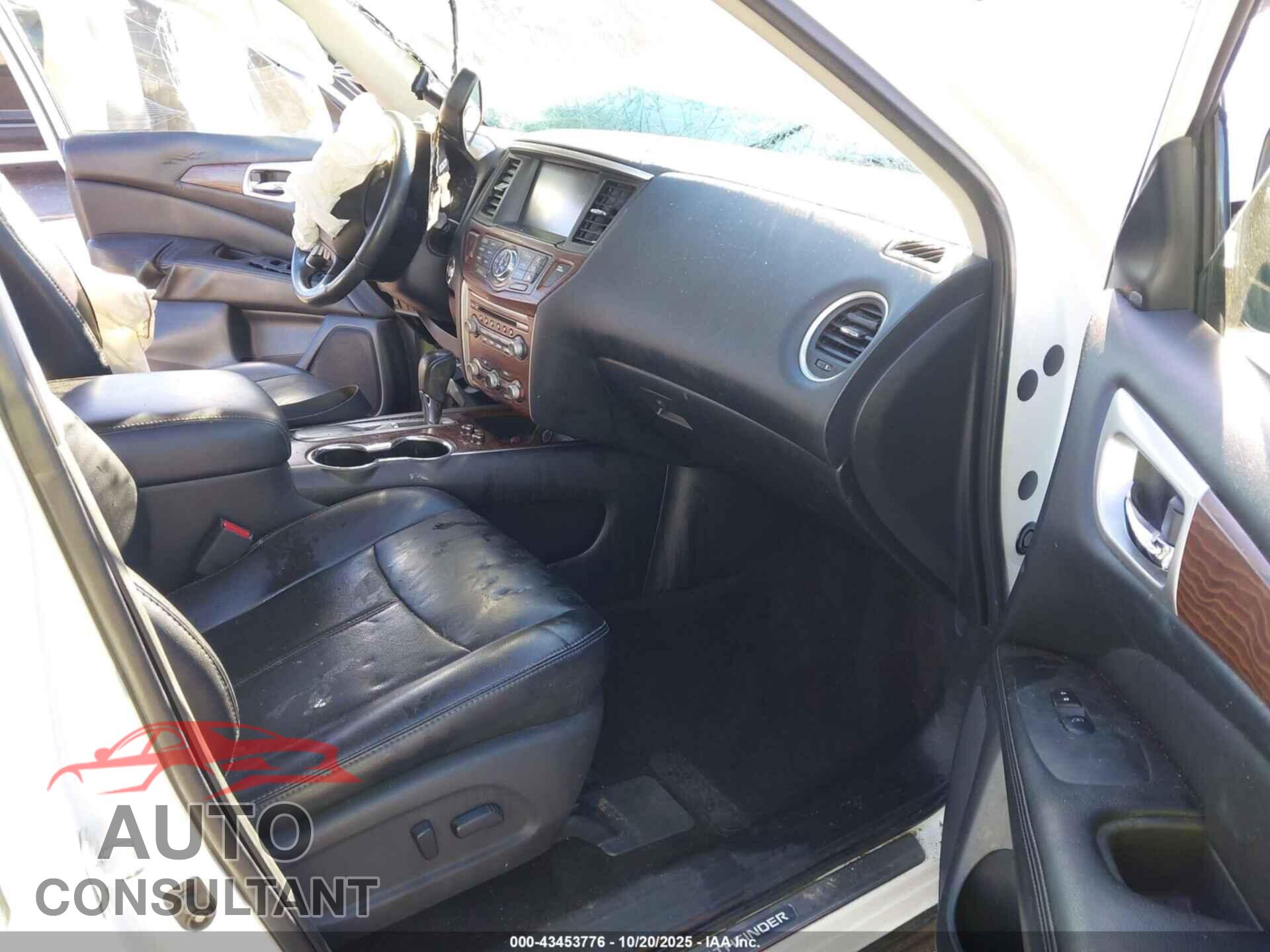 NISSAN PATHFINDER 2018 - 5N1DR2MN2JC619879