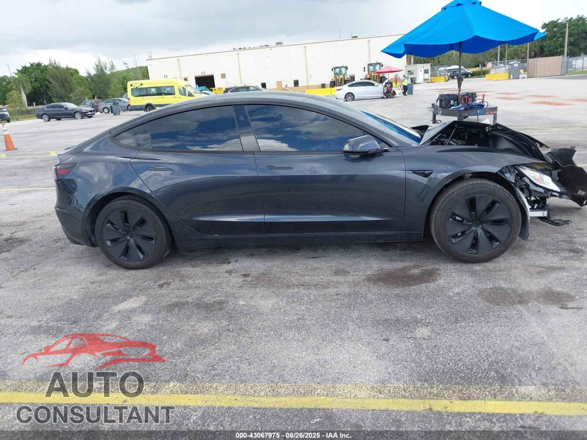 TESLA MODEL 3 2024 - 5YJ3E1EA3RF739318