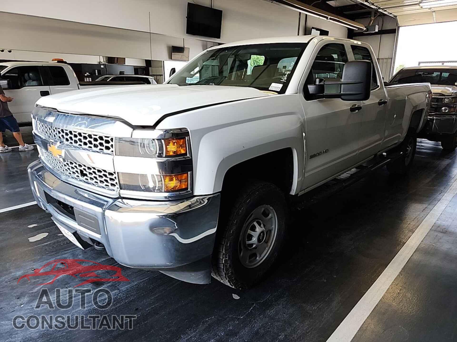 CHEVROLET SILVERADO 2019 - 2GC2CREGXK1189614