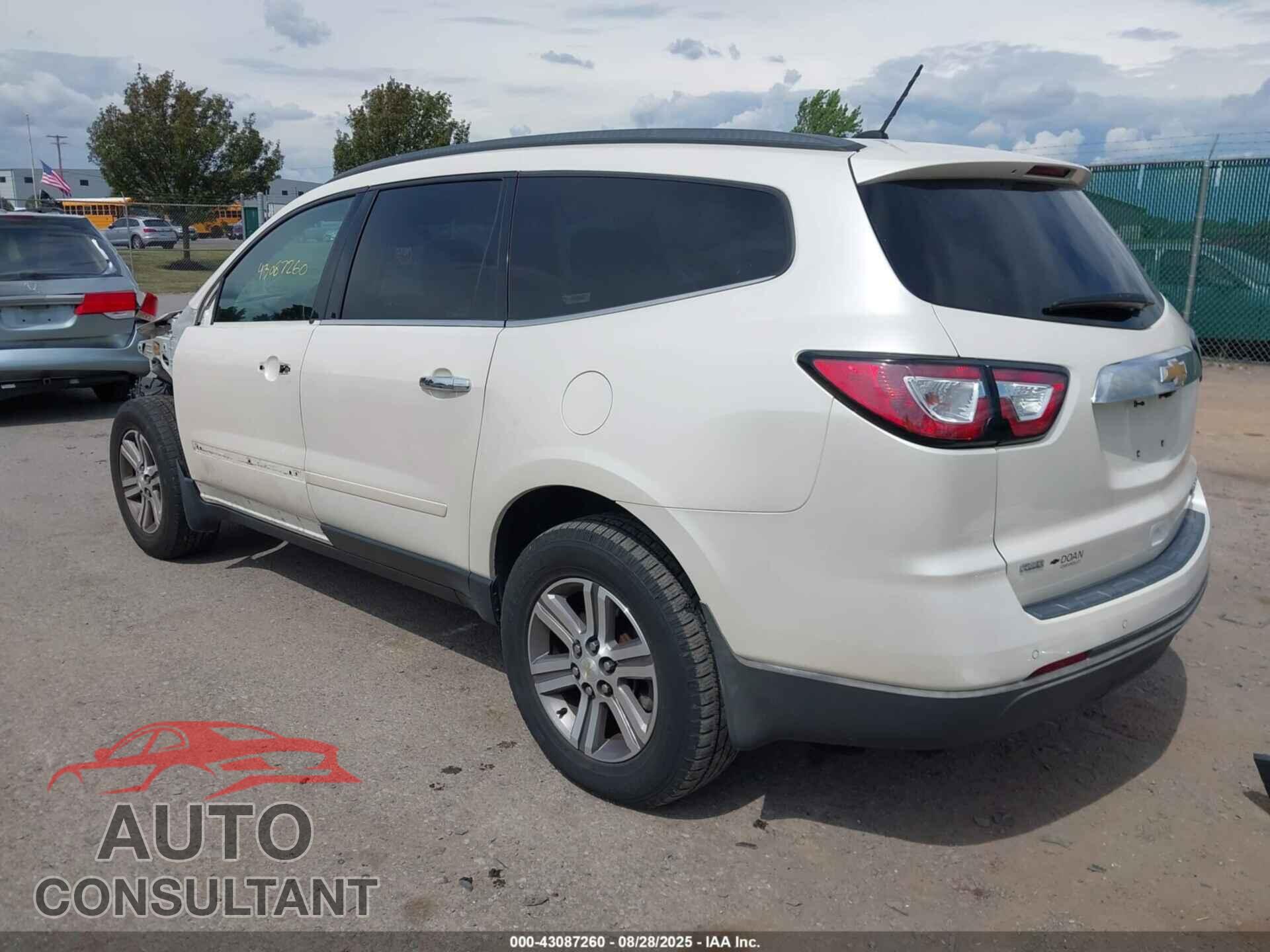 CHEVROLET TRAVERSE 2015 - 1GNKVHKD2FJ334503