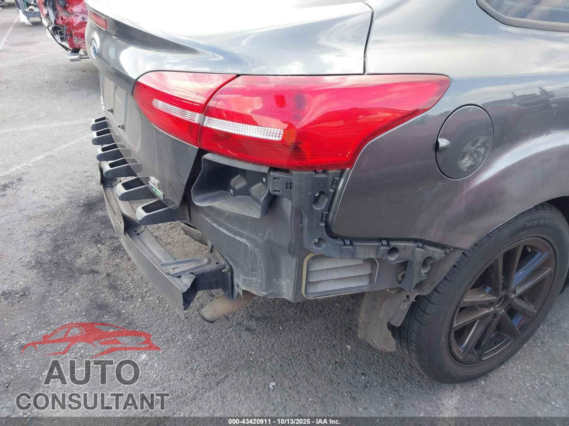 FORD FOCUS 2018 - 1FADP3FEXJL205607