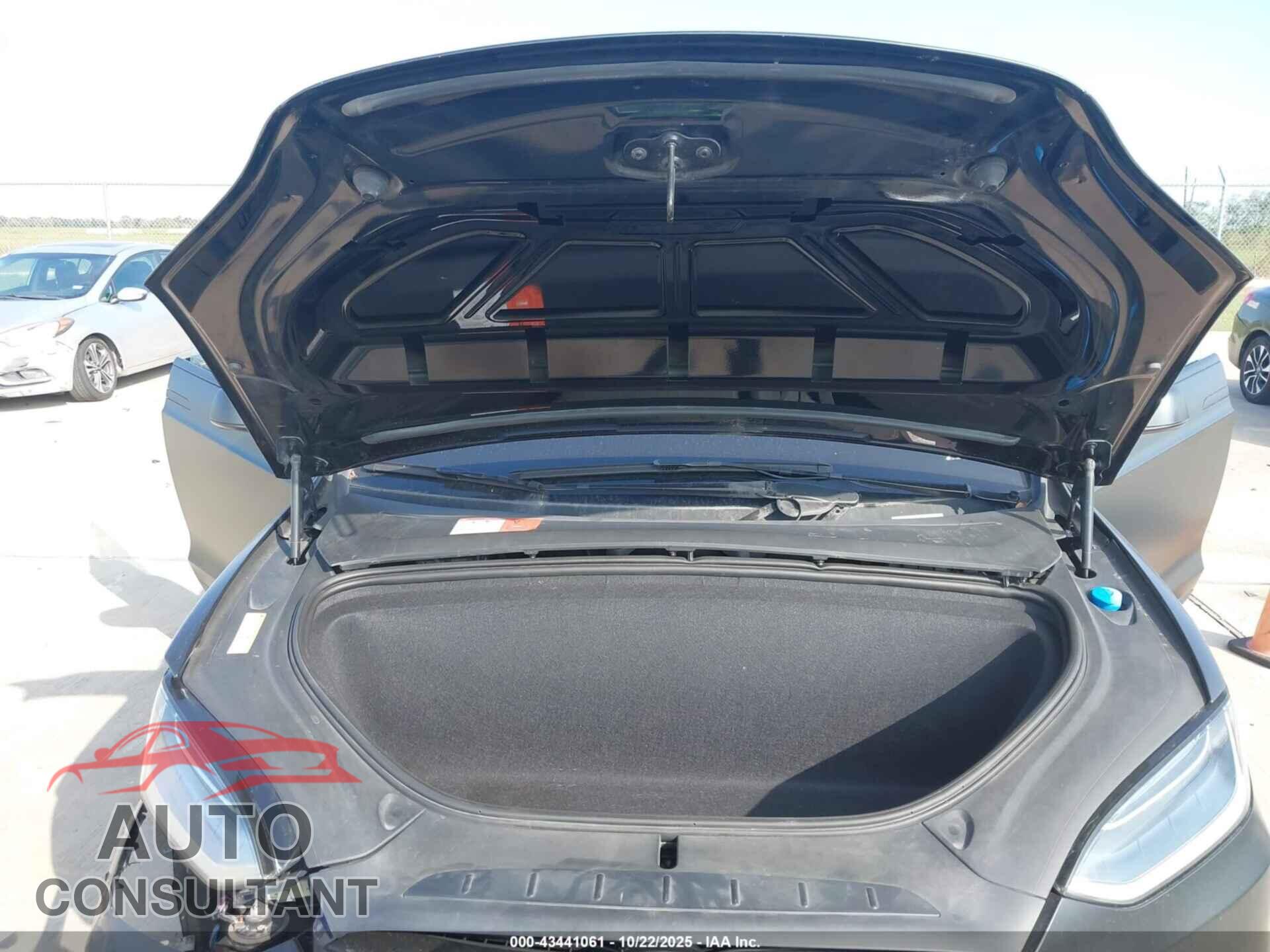 TESLA MODEL X 2016 - 5YJXCBE27GF014176
