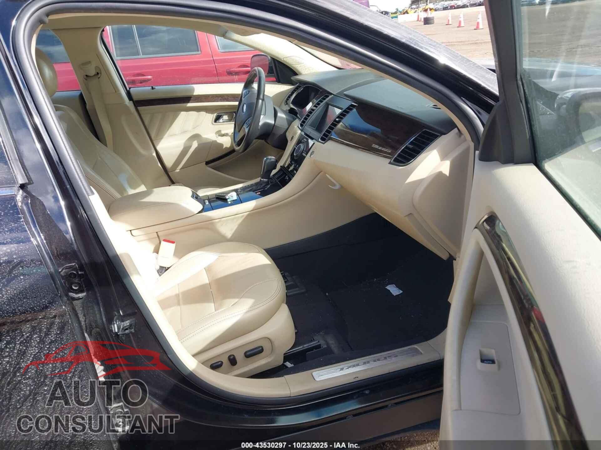 FORD TAURUS 2019 - 1FAHP2F82KG118106