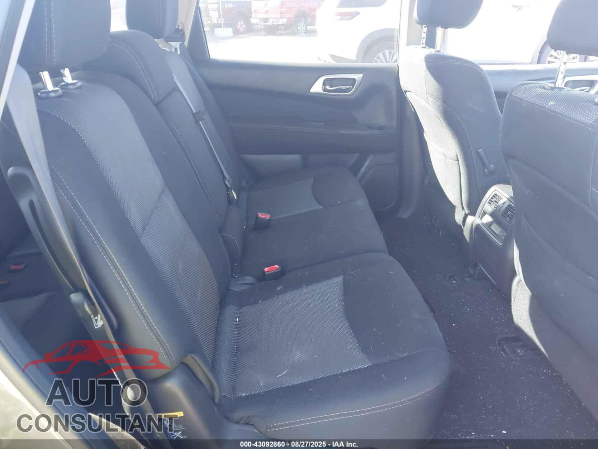 NISSAN PATHFINDER 2017 - 5N1DR2MM4HC643845