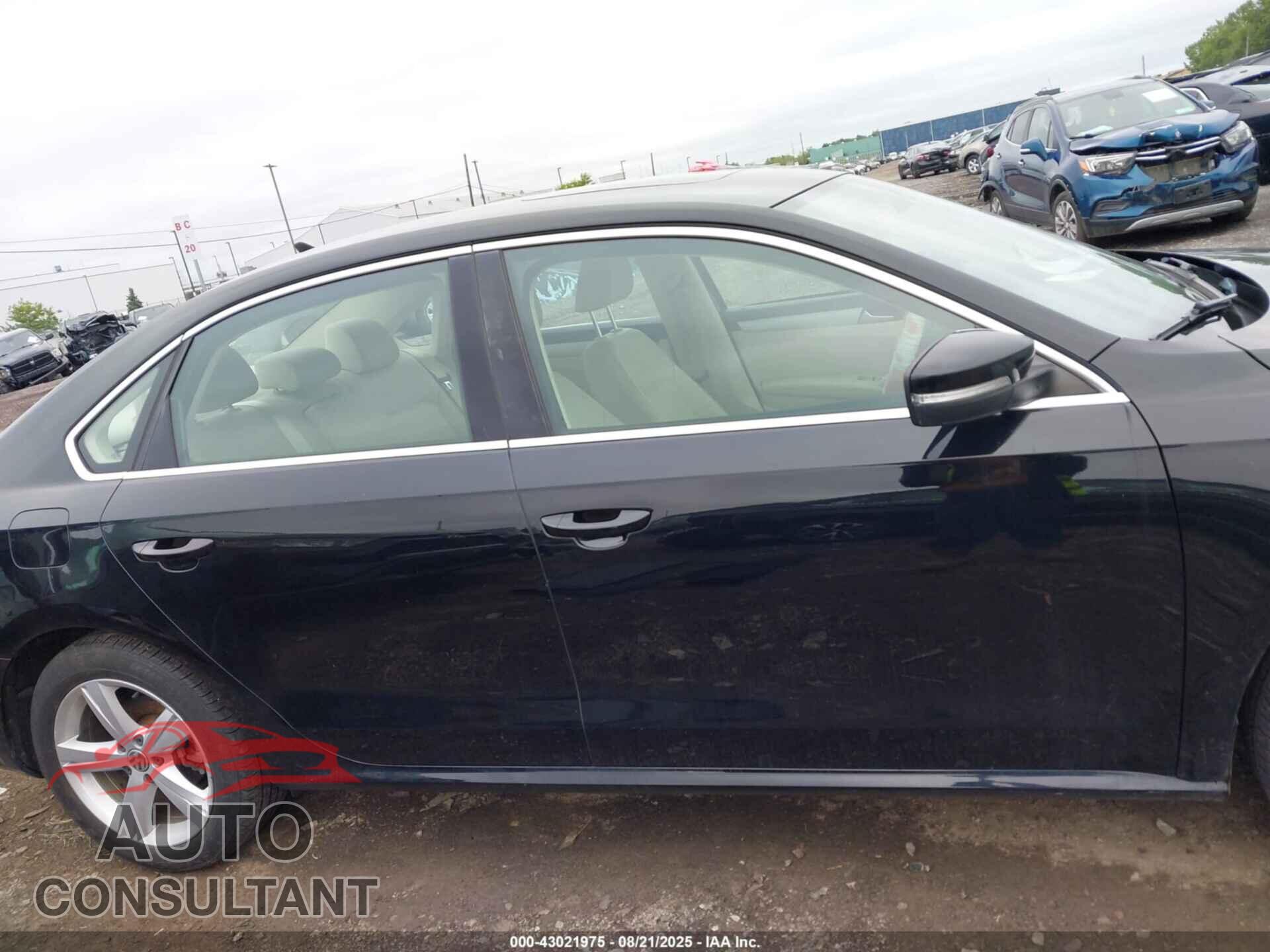VOLKSWAGEN PASSAT 2013 - 1VWBP7A33DC135920