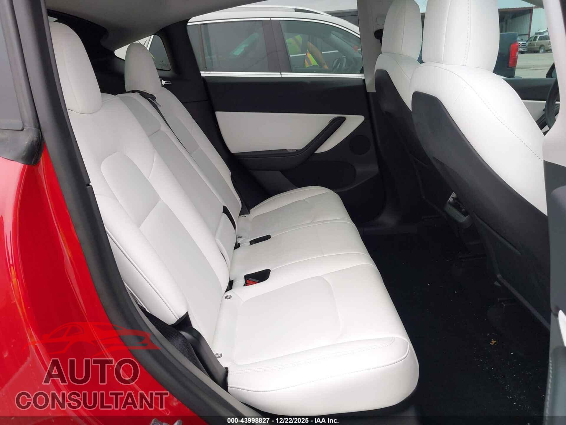 TESLA MODEL Y 2021 - 5YJYGDEE1MF061293