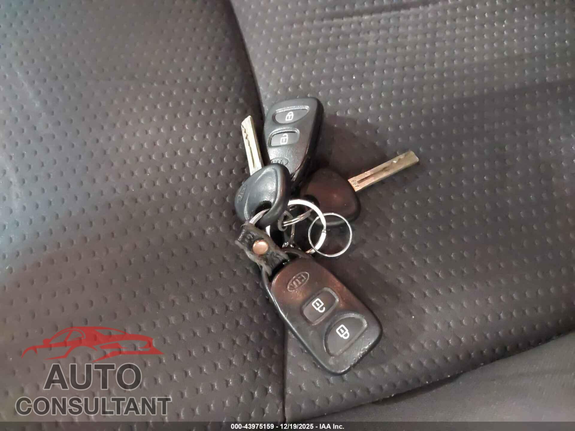 KIA SORENTO 2011 - 5XYKTCA19BG097429
